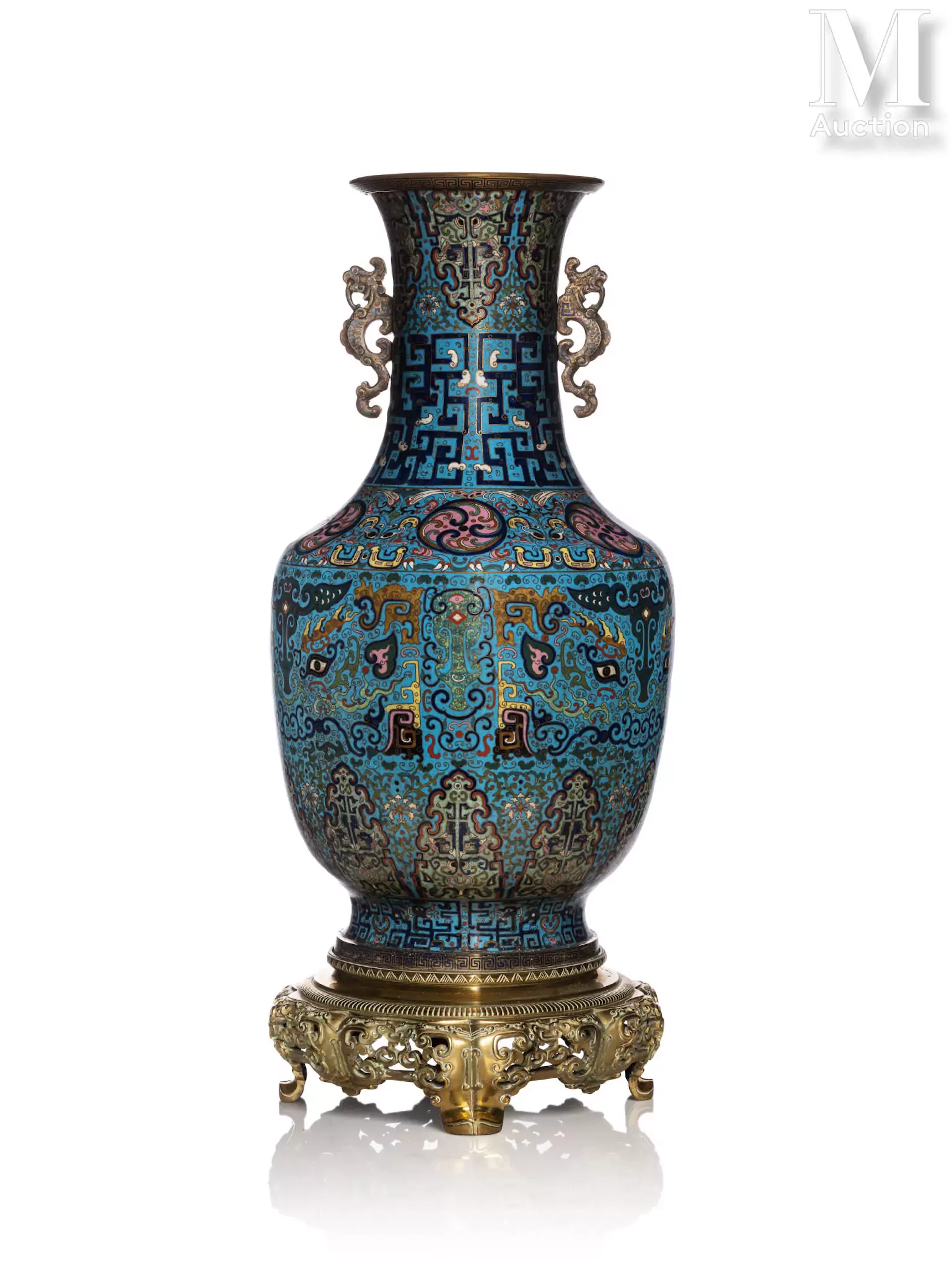 CHINE, Epoque Jiaqing, XIXe siècle Important vase en bronze et émaux cloisonnés