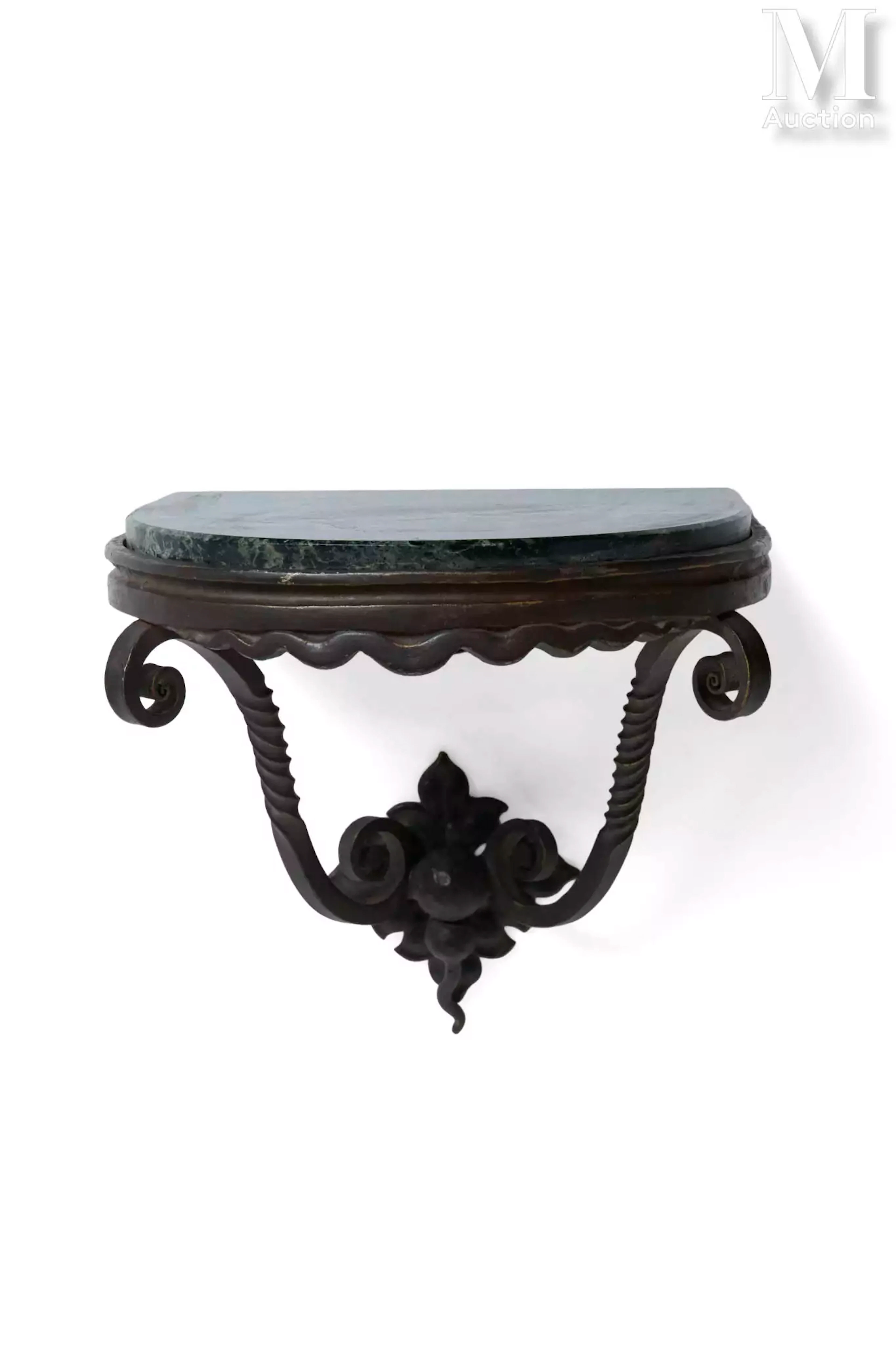 Petite console d’applique en fer forgé ;
