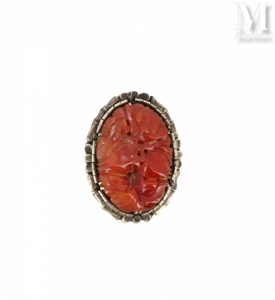 CHINE, XXe siècle Elegante broche