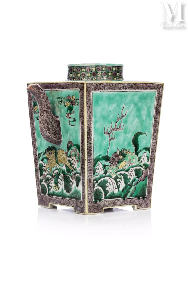 CHINE, XIXe siècle Théière quadrangulaire
