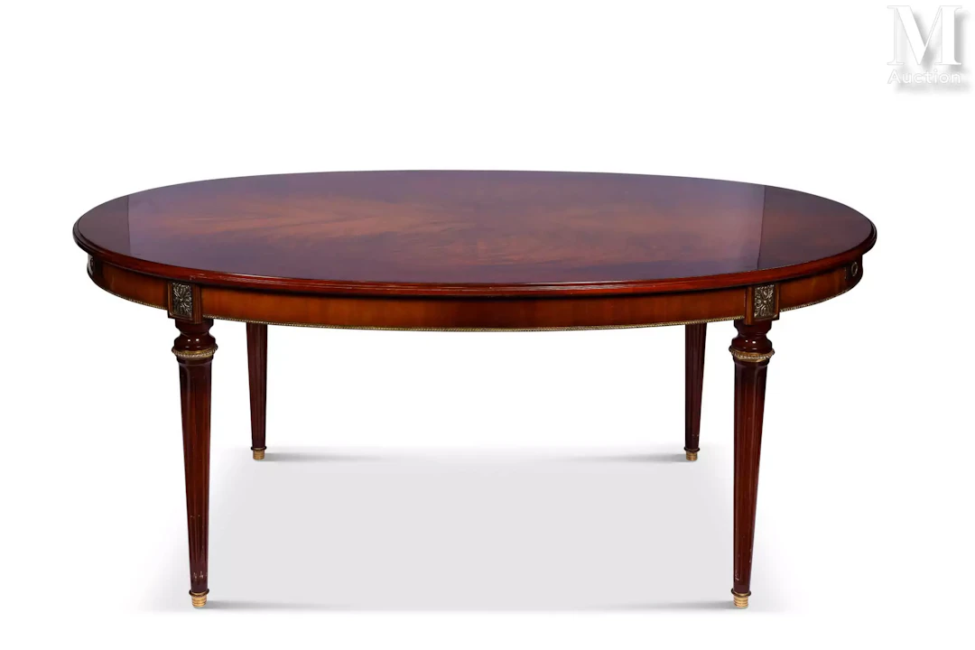 Table de salle à manger de style Louis XVI