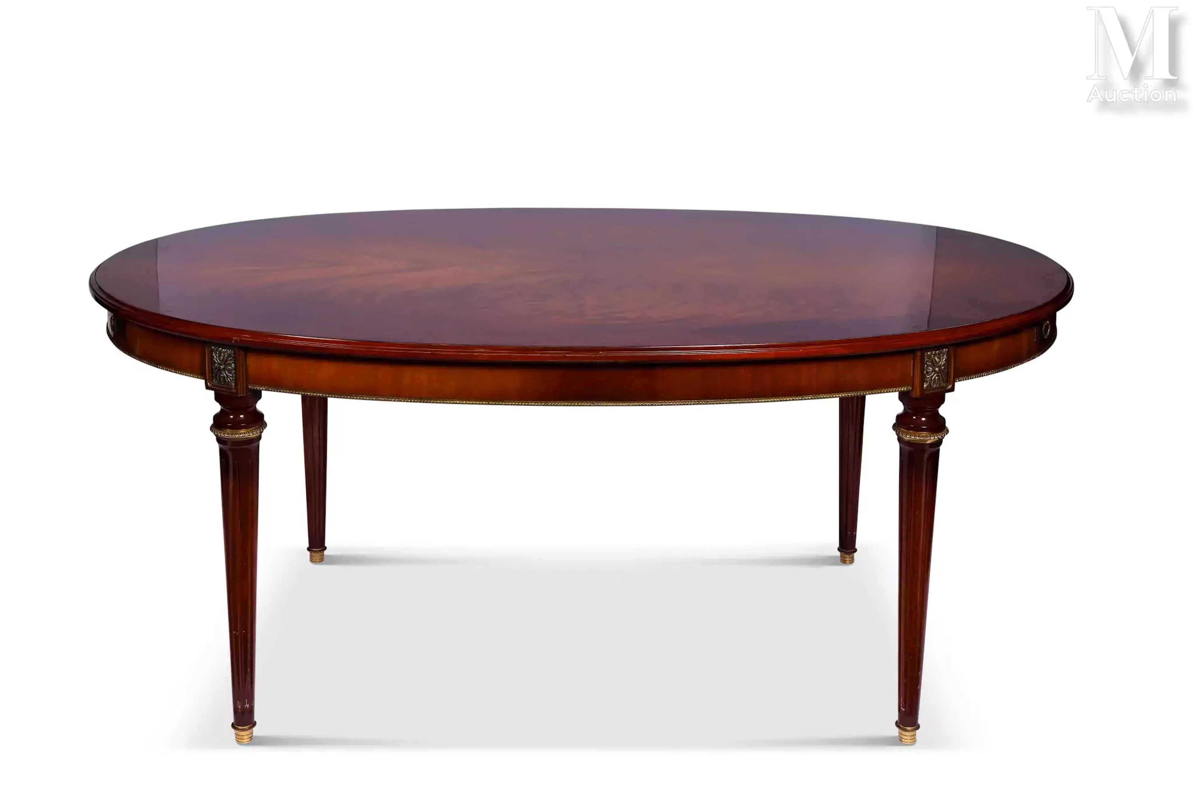Table de salle à manger de style Louis XVI