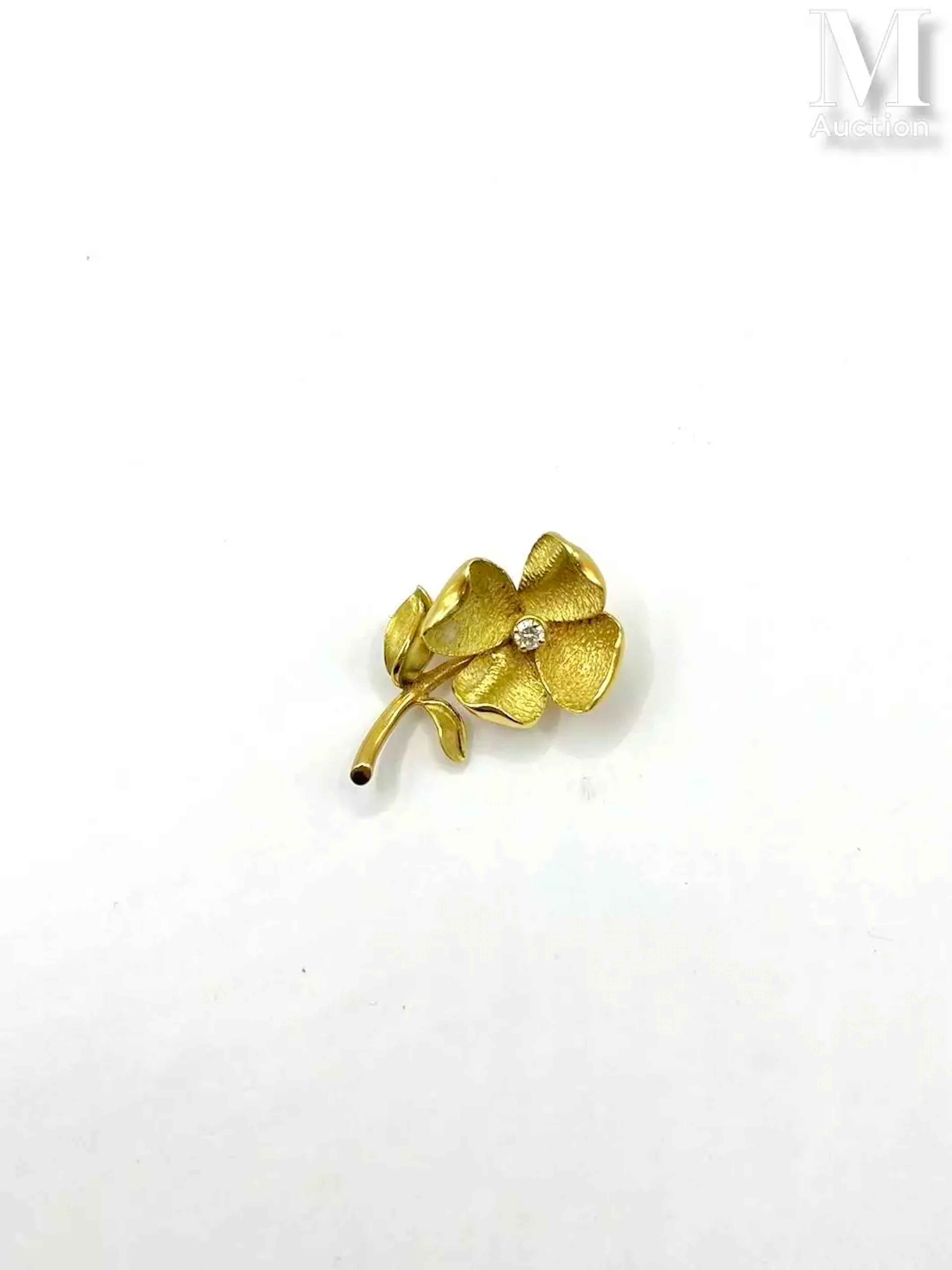 Broche fleur or