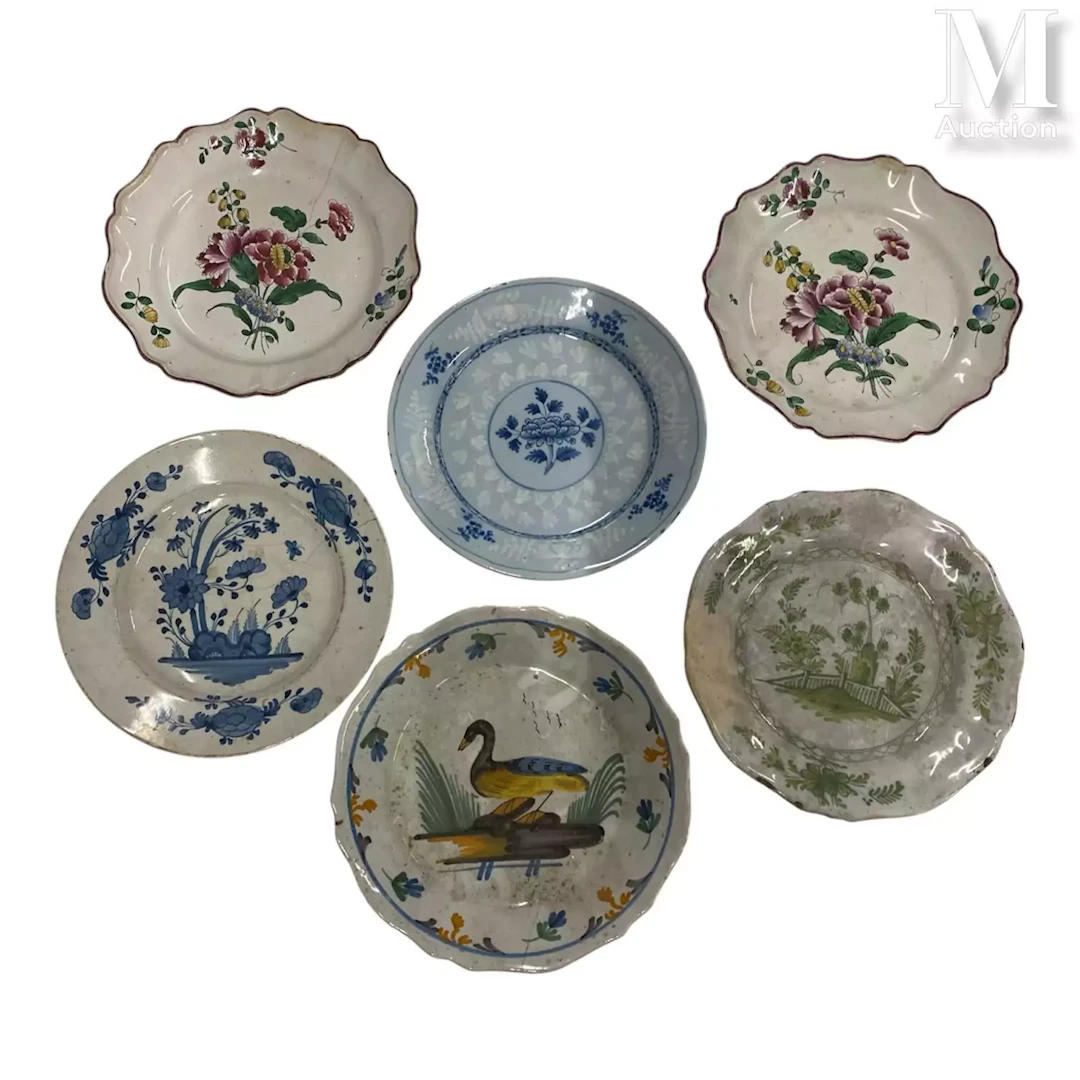 Réunion de six assiettes