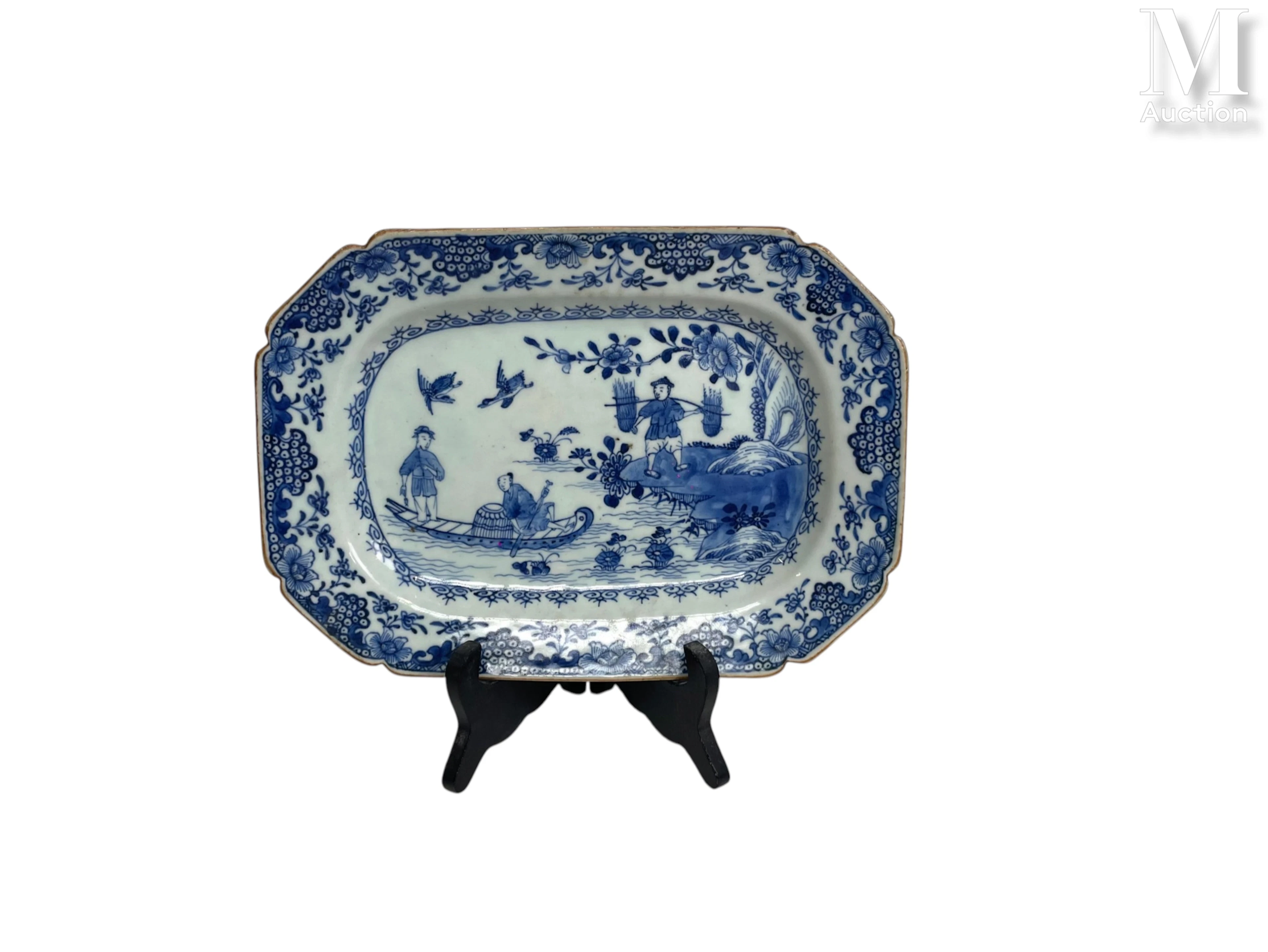 CHINE Plat en porcelaine