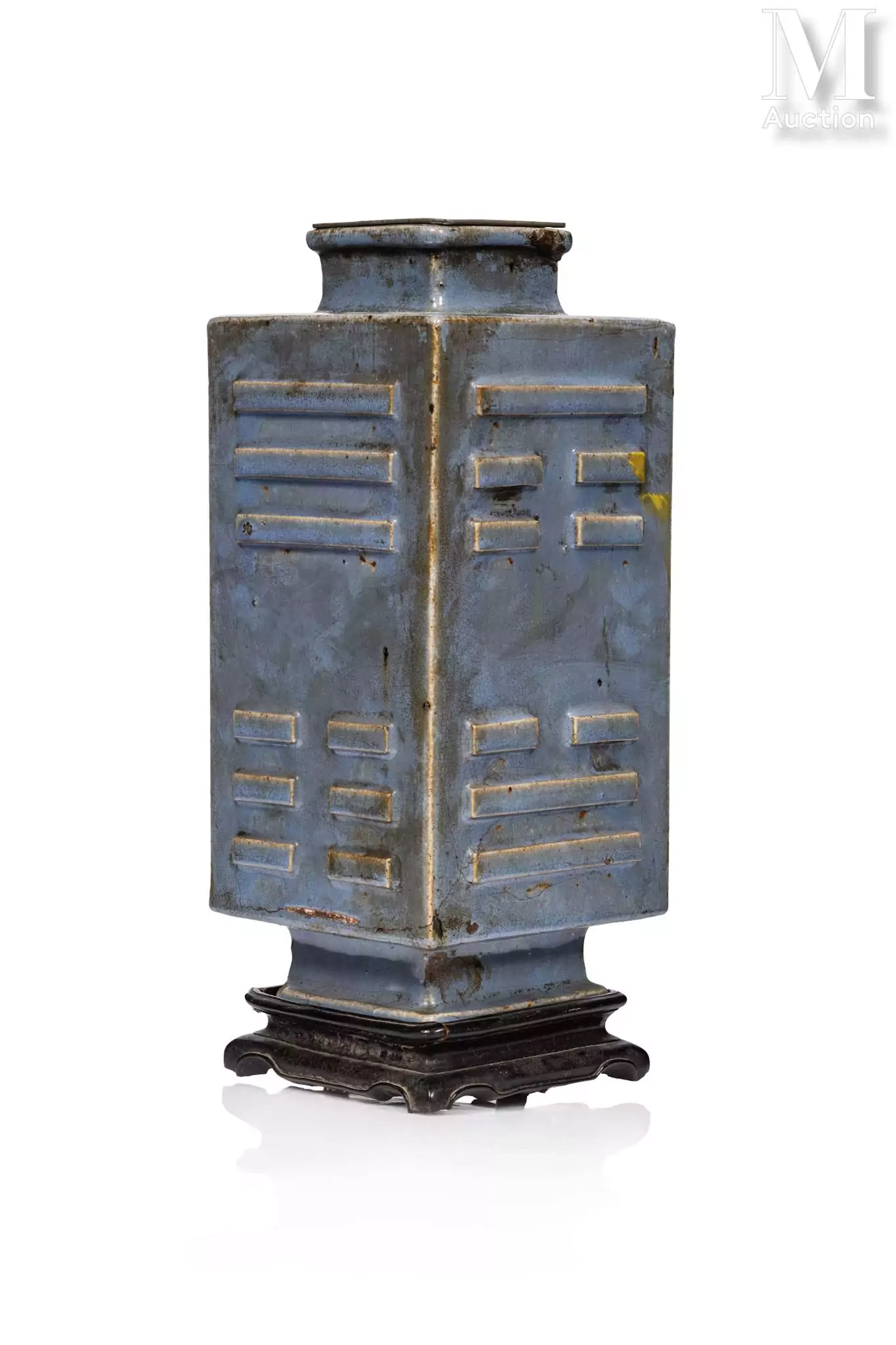 CHINE, XIXe siècle Vase en porcelaine