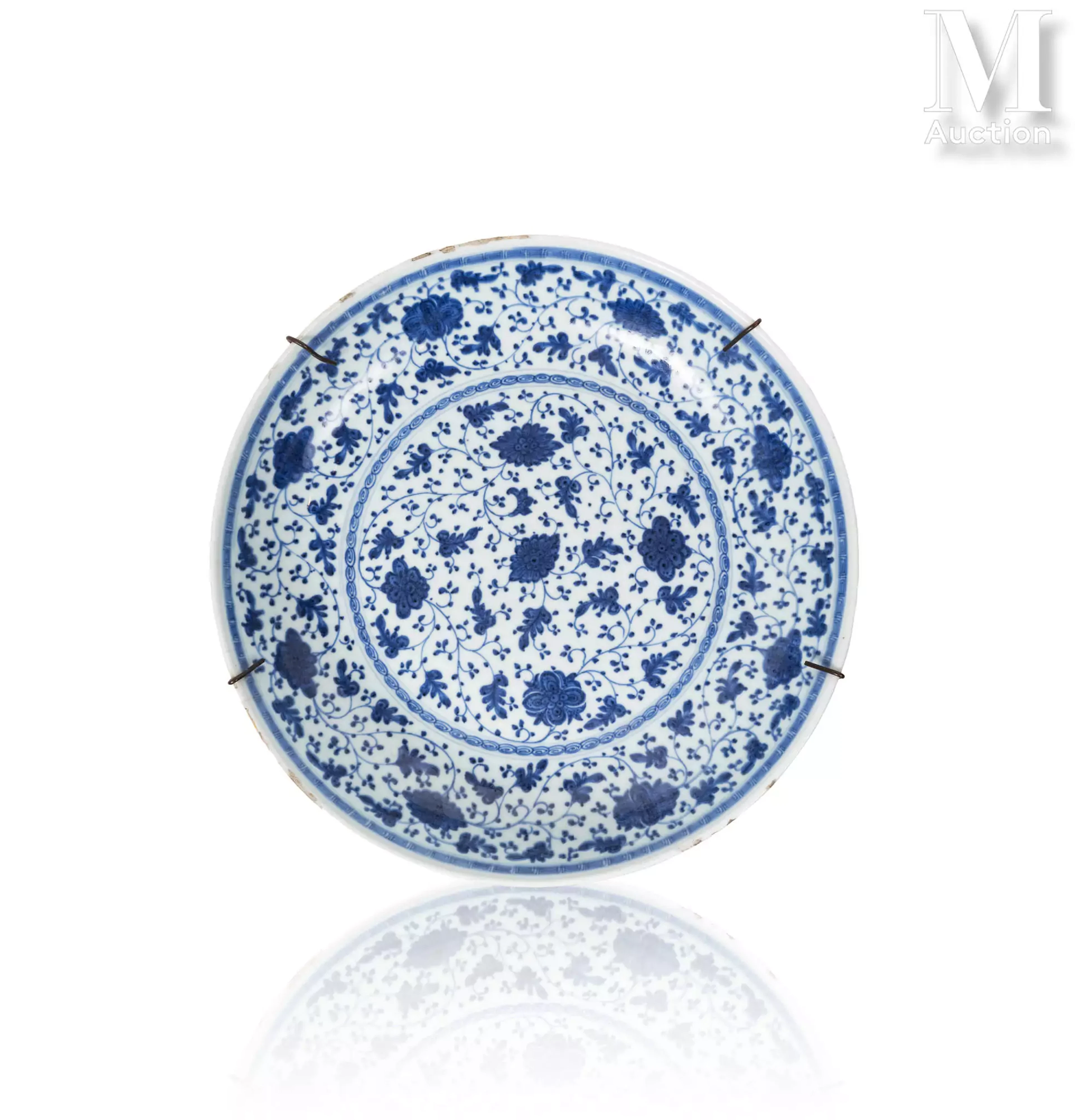 CHINE, XVIIIe siècle Rare plat en porcelaine