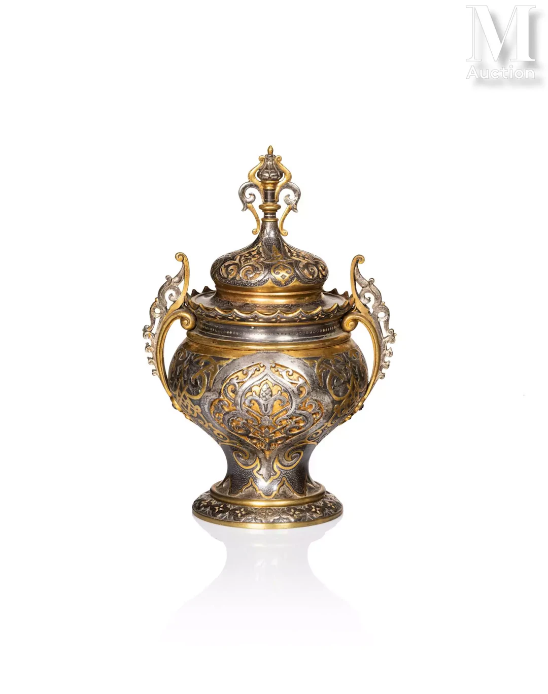 Vase couvert à deux anses dans le goût mauresque France, Paris, Maison
