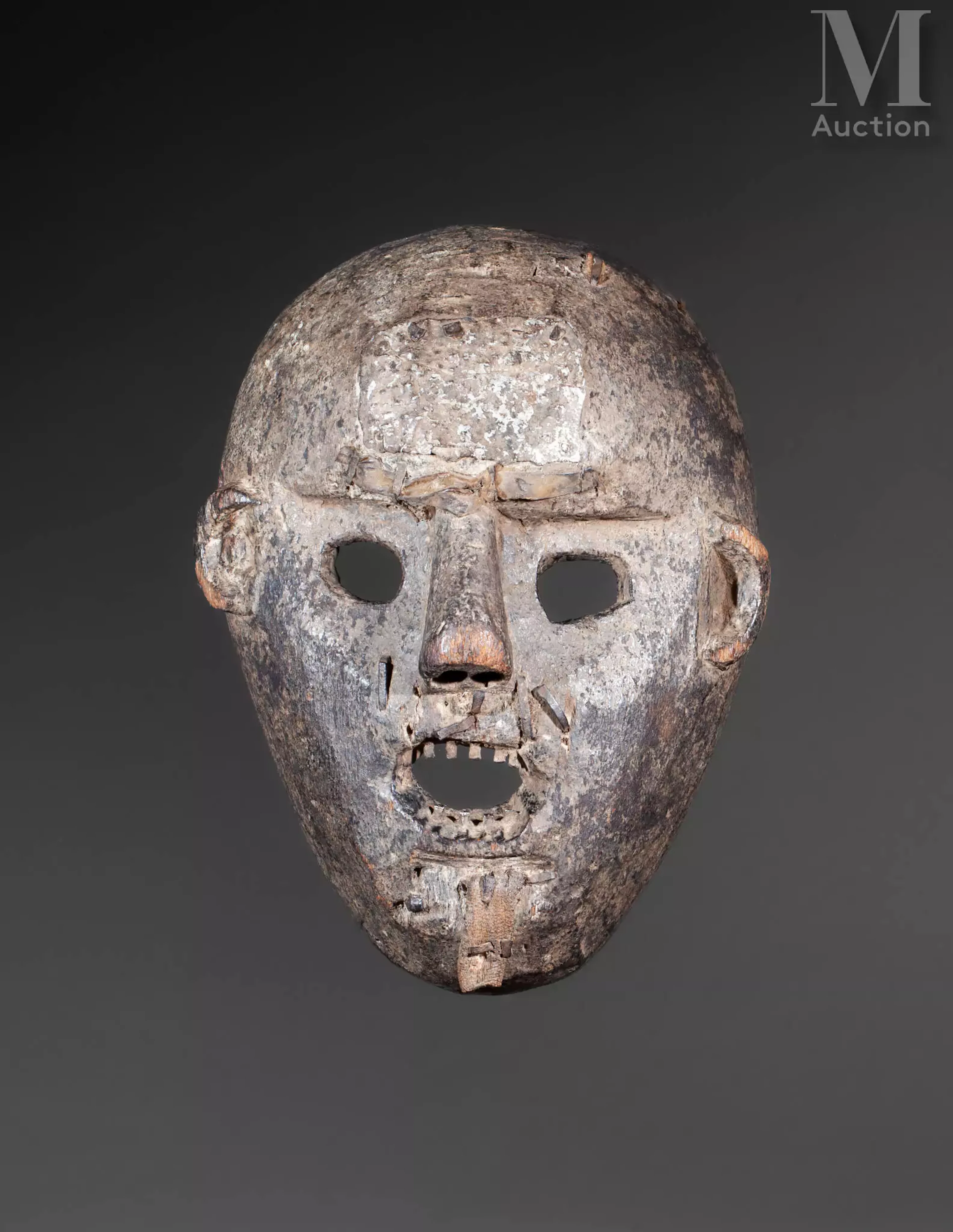 Masque au visage juvénile
