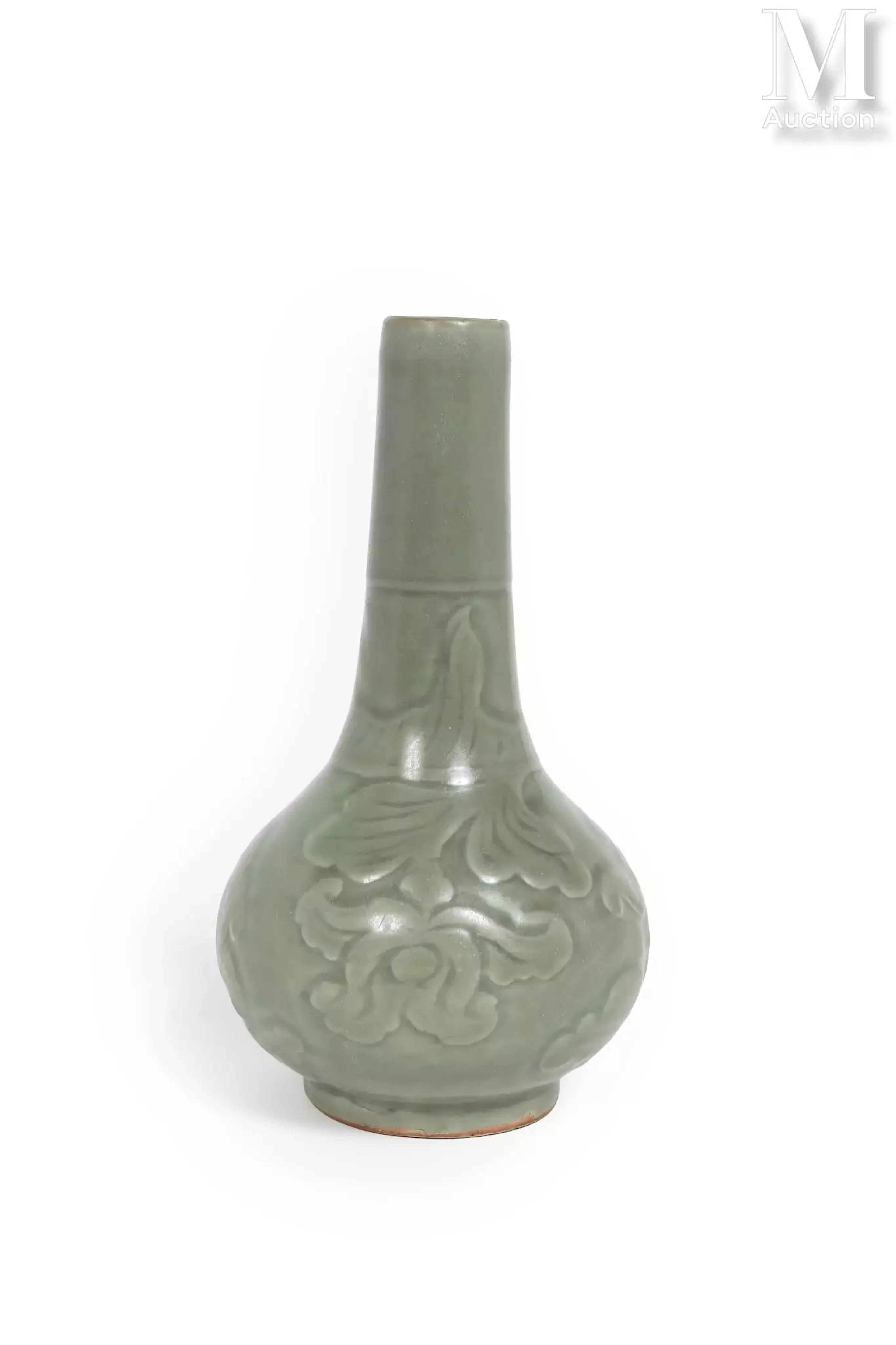 CHINE, fin de l'époque Ming Vase en porcelaine céladon