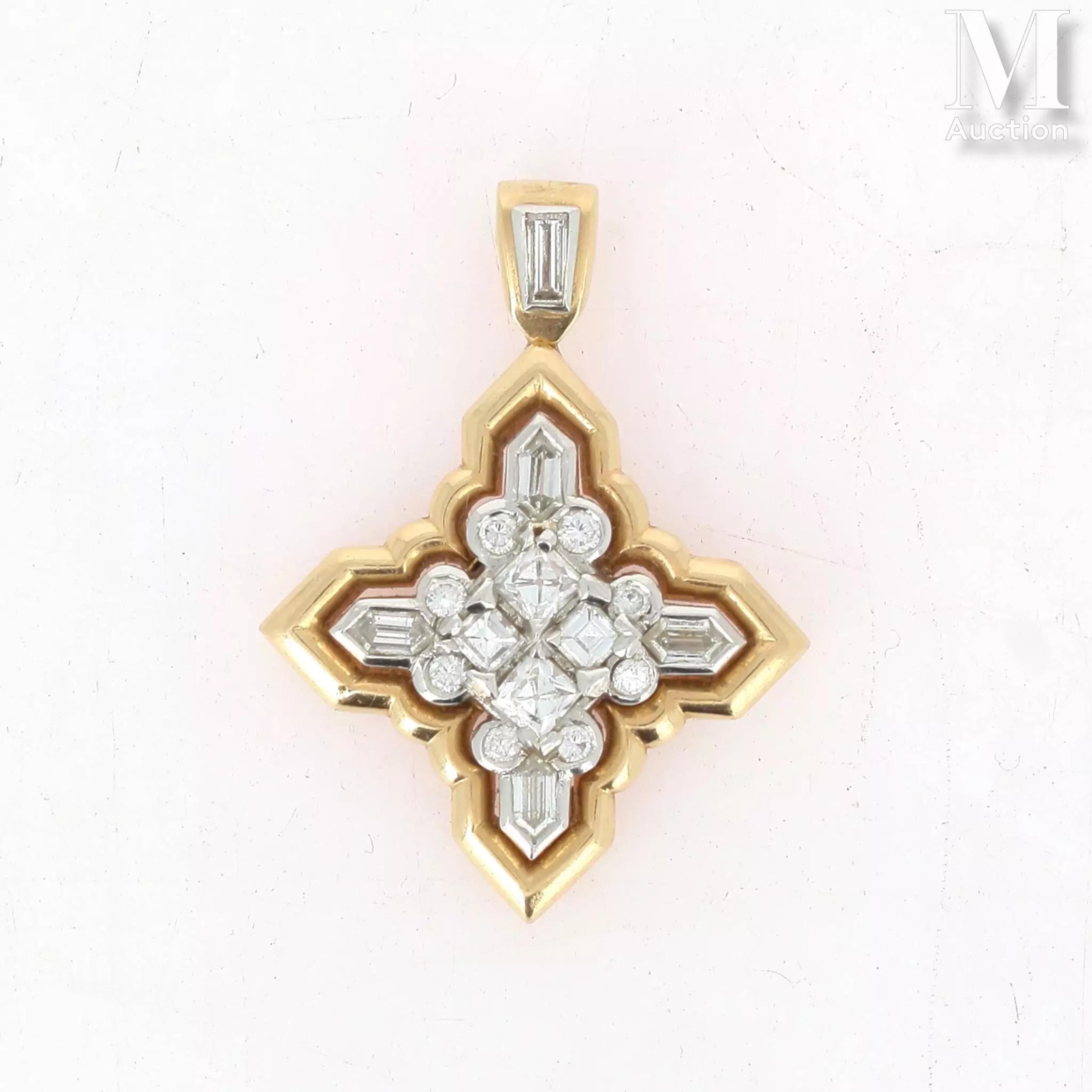Pendentif croix diamantée