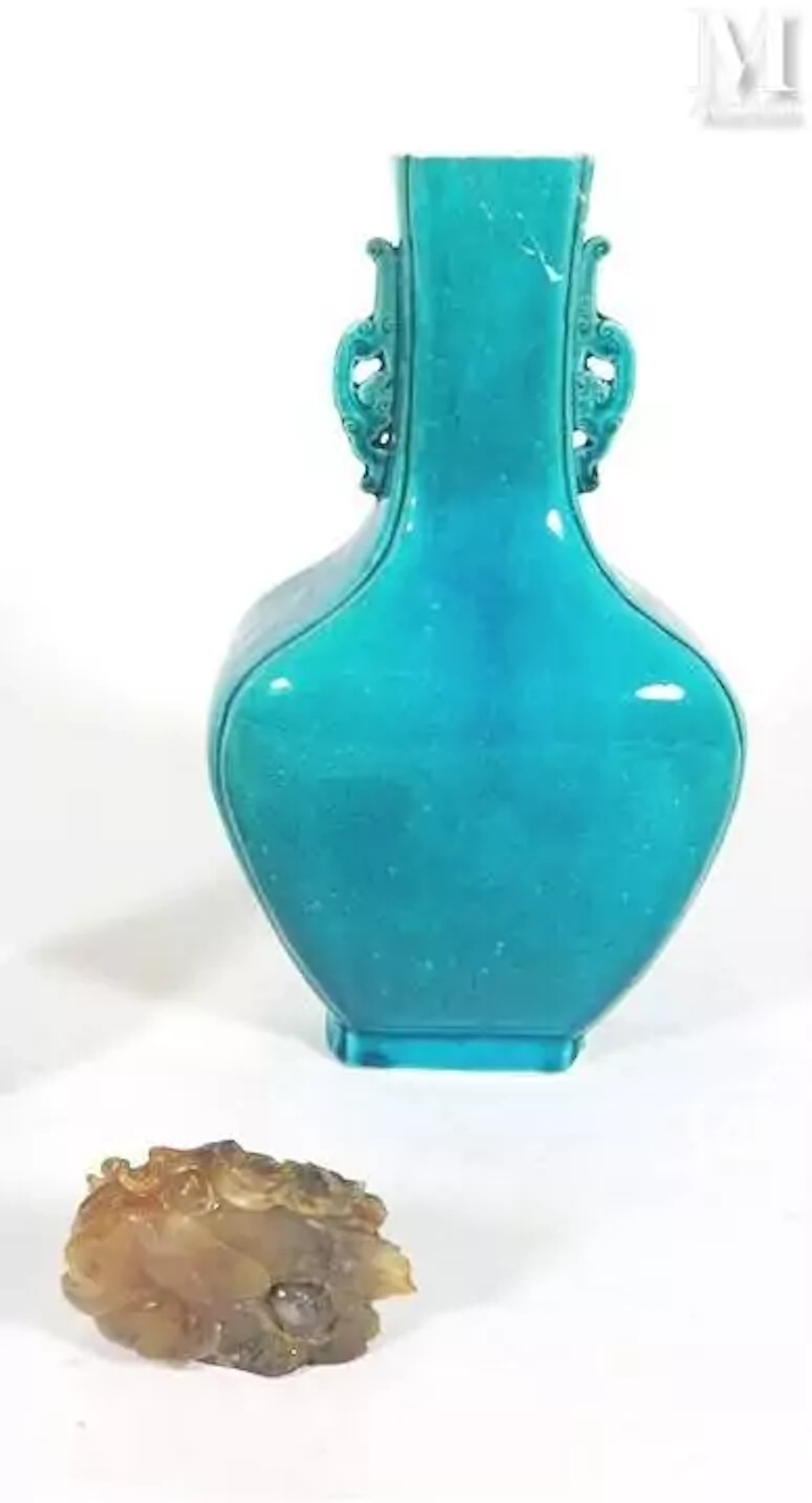 CHINE XIX-XXème siècle Un vase bleu turquoise et une citrouille en pierre dure