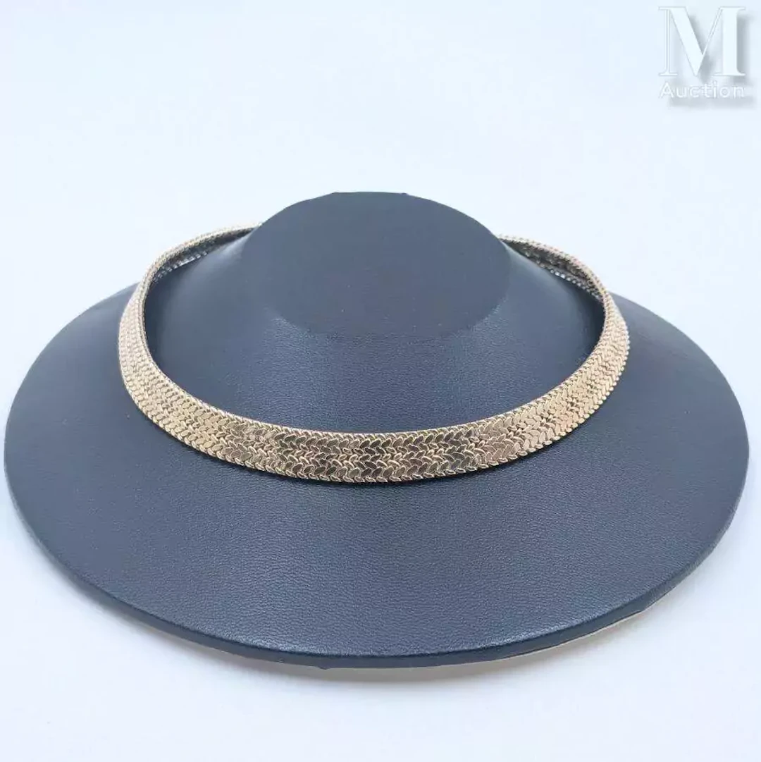 COLLIER