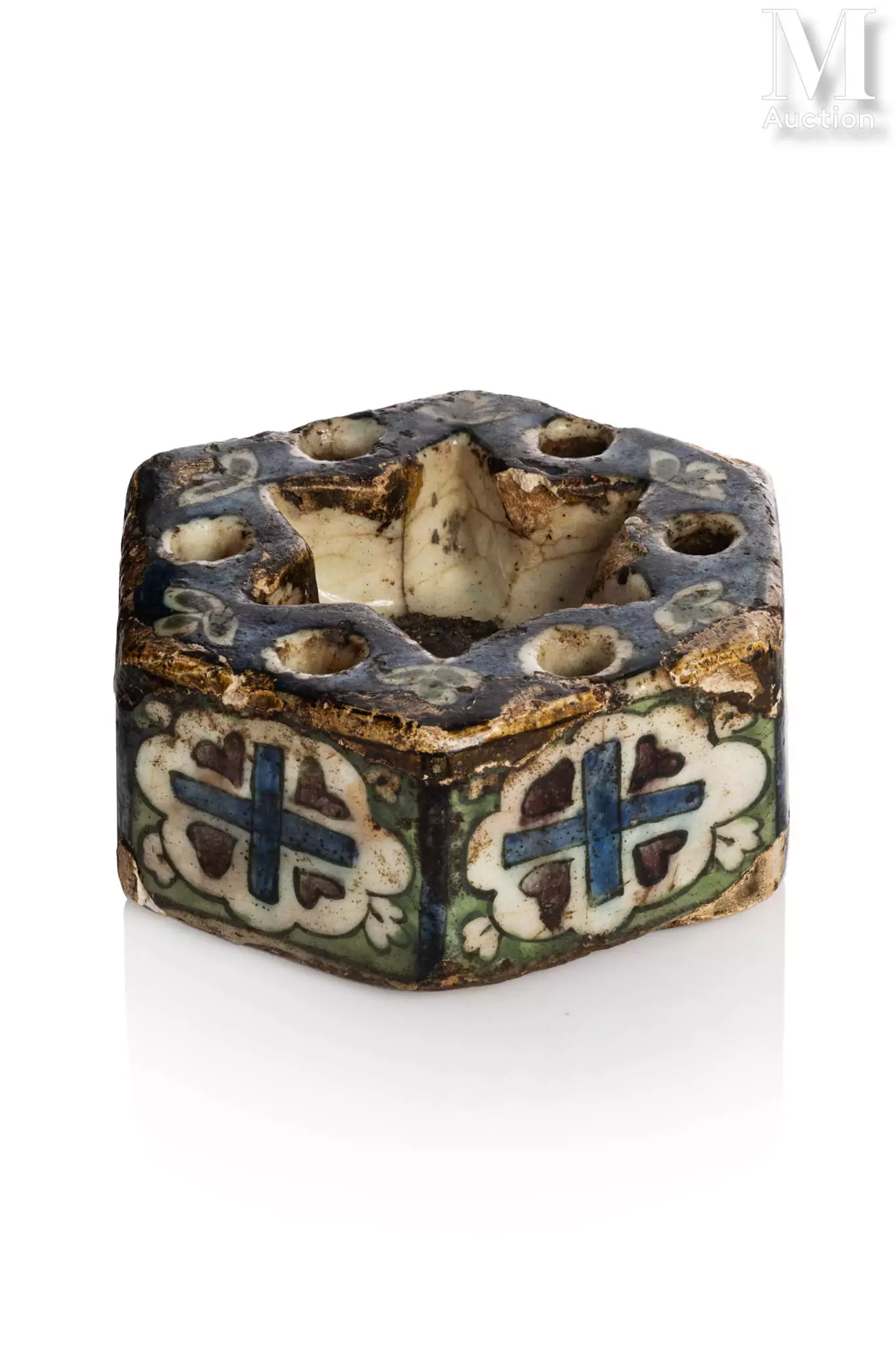* Encrier ou plat à condiment hexagonal Empire ottoman, Damas, circa 1550-1650