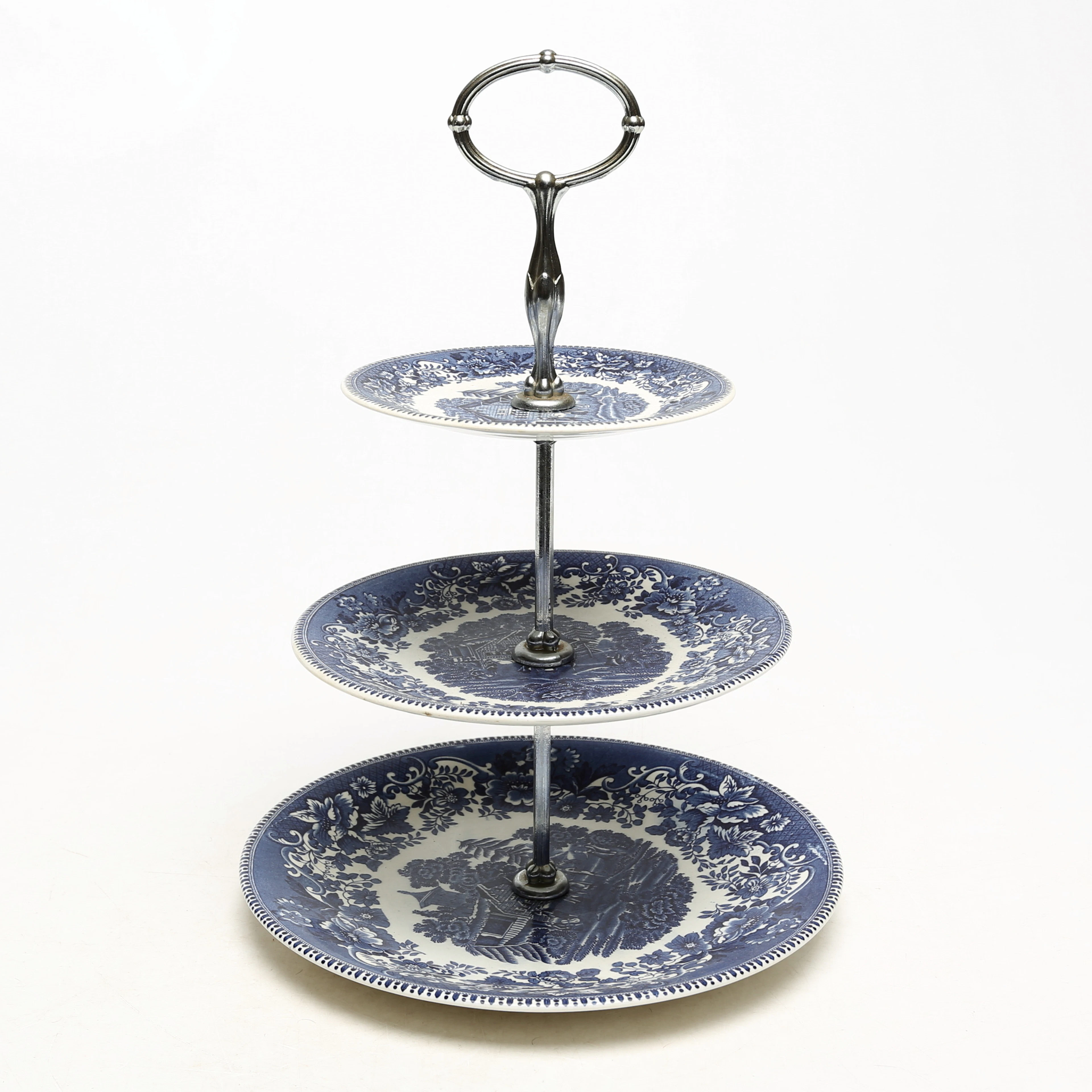 ETAGEFAT, porslin/metall, Wedgwood, England, 1900-tal.