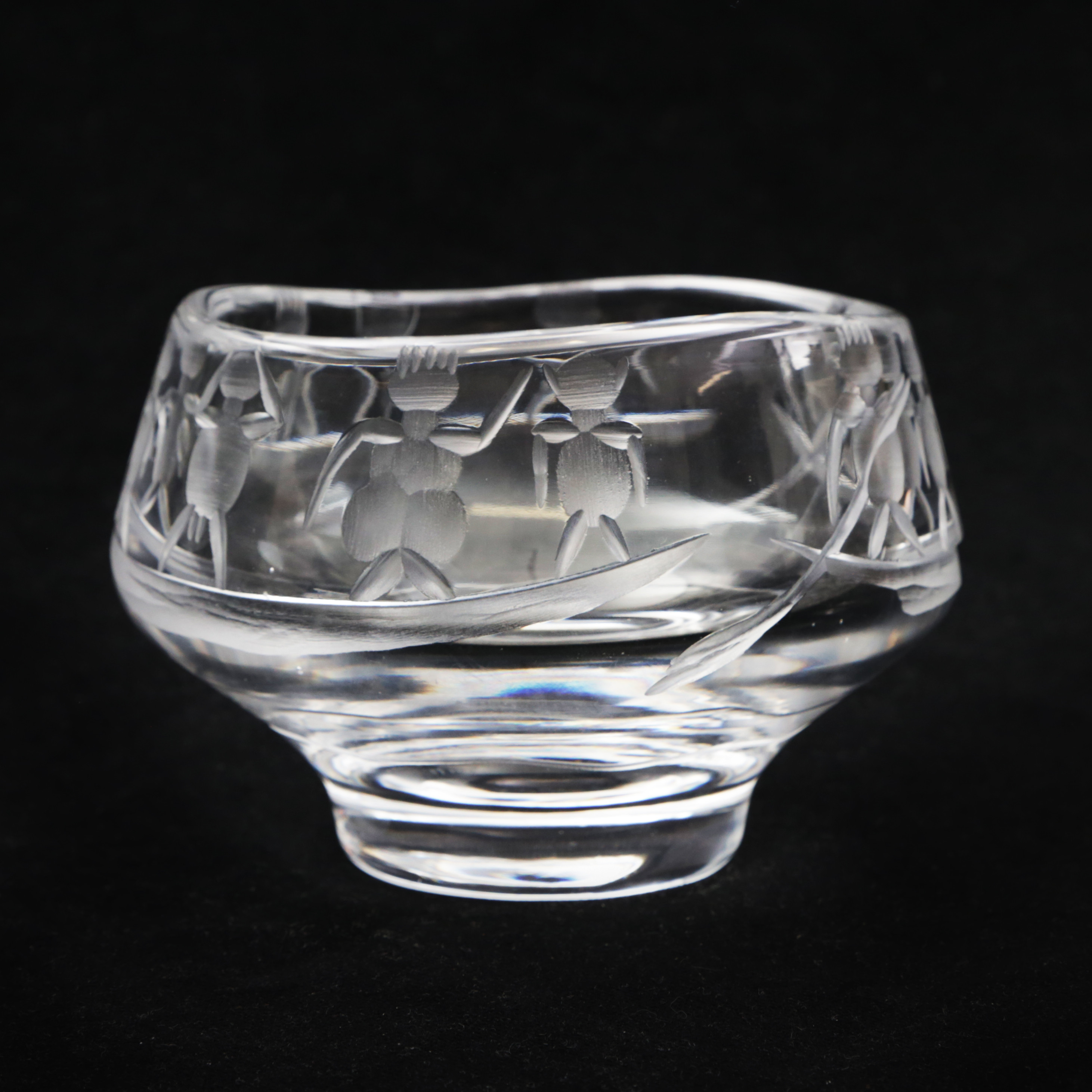 ERIK HÖGLUND. SKÅL, glas, graverad, människor i båtar, signerad-.