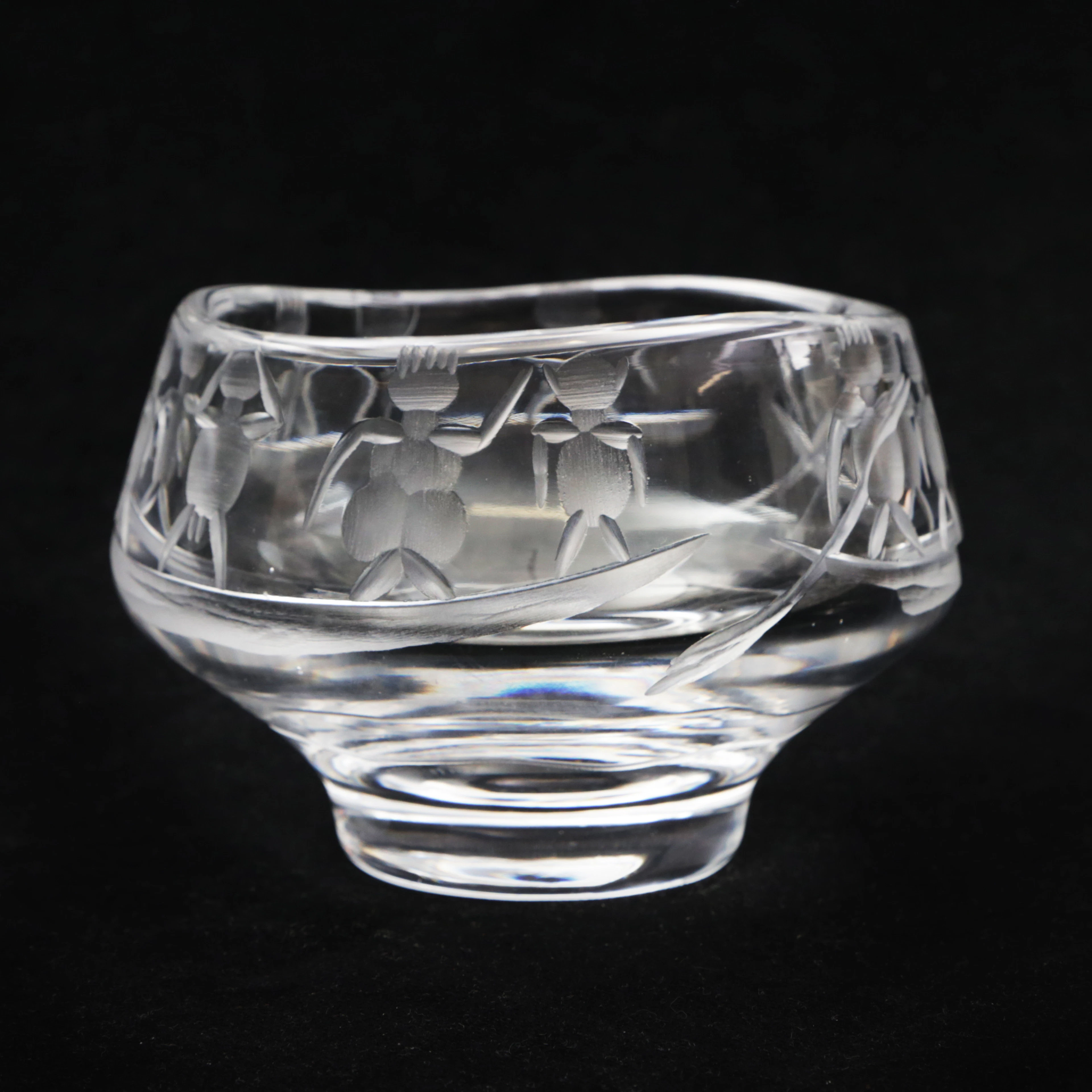 ERIK HÖGLUND. SKÅL, glas, graverad, människor i båtar, signerad-.