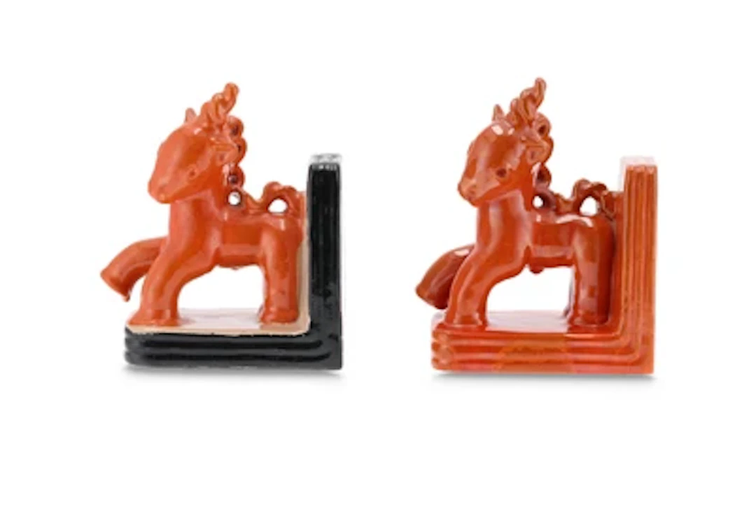Paar Art Déco Buchstützen mit Einhörnen, Gmundner Keramik, um 1932-39