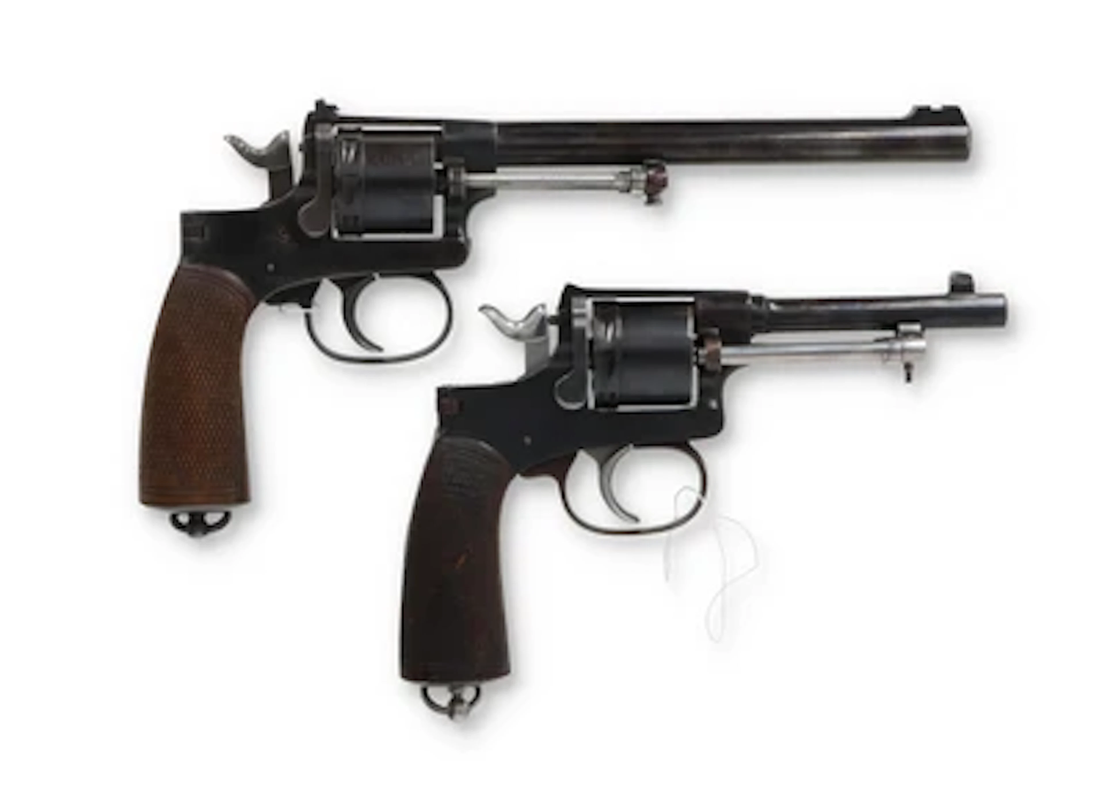 Konvolut bestehend aus zwei Revolvern vom Typ Rast & Gasser M.98, darunter ein Revolver, vermutlich Lichtblau (ursprünglich Rast & Gasser), Mod.: umgebauter Armeerevolver M.1898, Kal.: .22 l. r.,