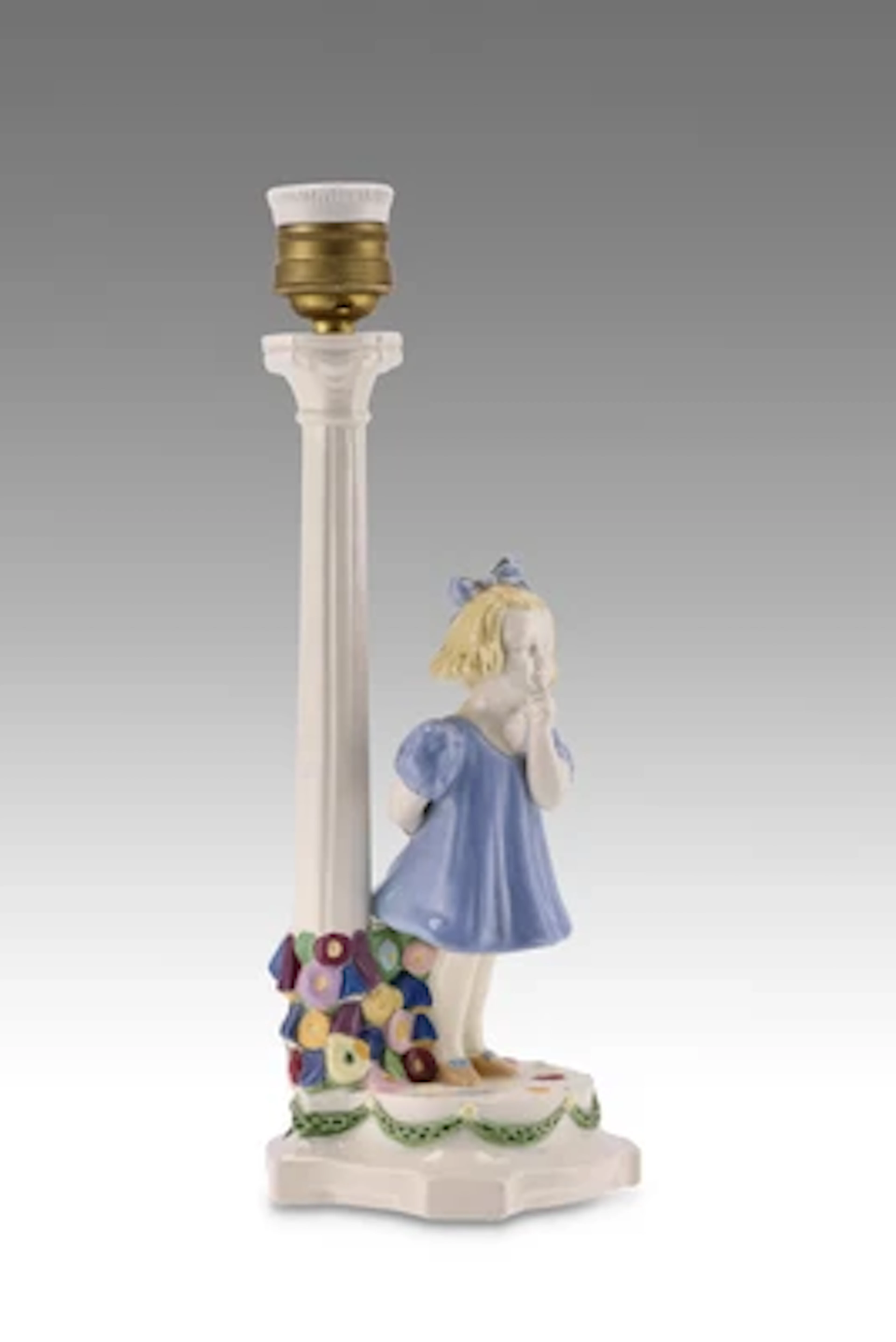 Lampenfuß mit Blumendekor und einem Mädchen, Modellnummer: 1722, Wiener Kunstkeramische Werkstätte (WKKW), um 1912/14