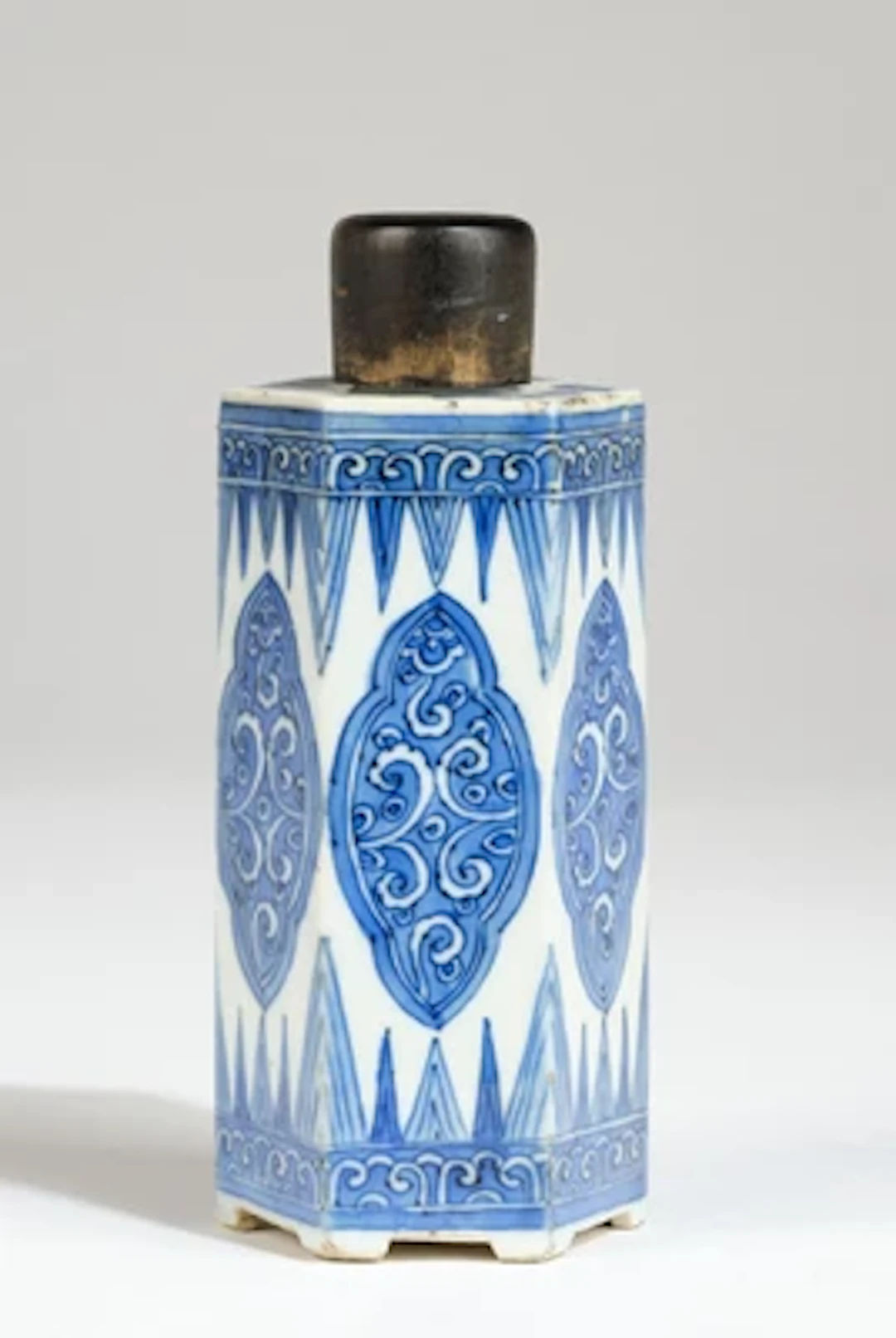 Hexagonale blau-weiße Flasche, China, Kangxi Periode