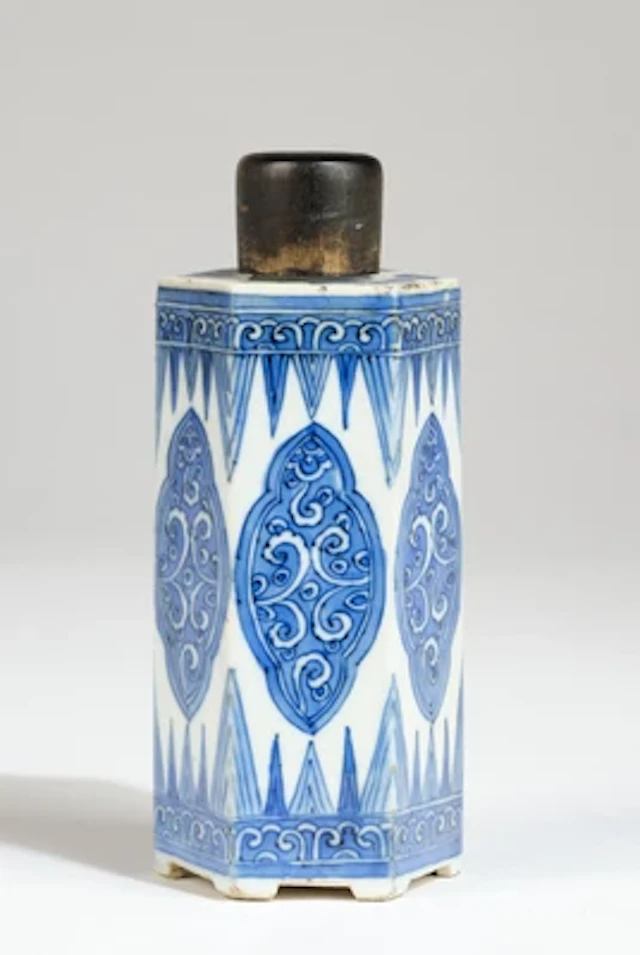 Hexagonale blau-weiße Flasche, China, Kangxi Periode