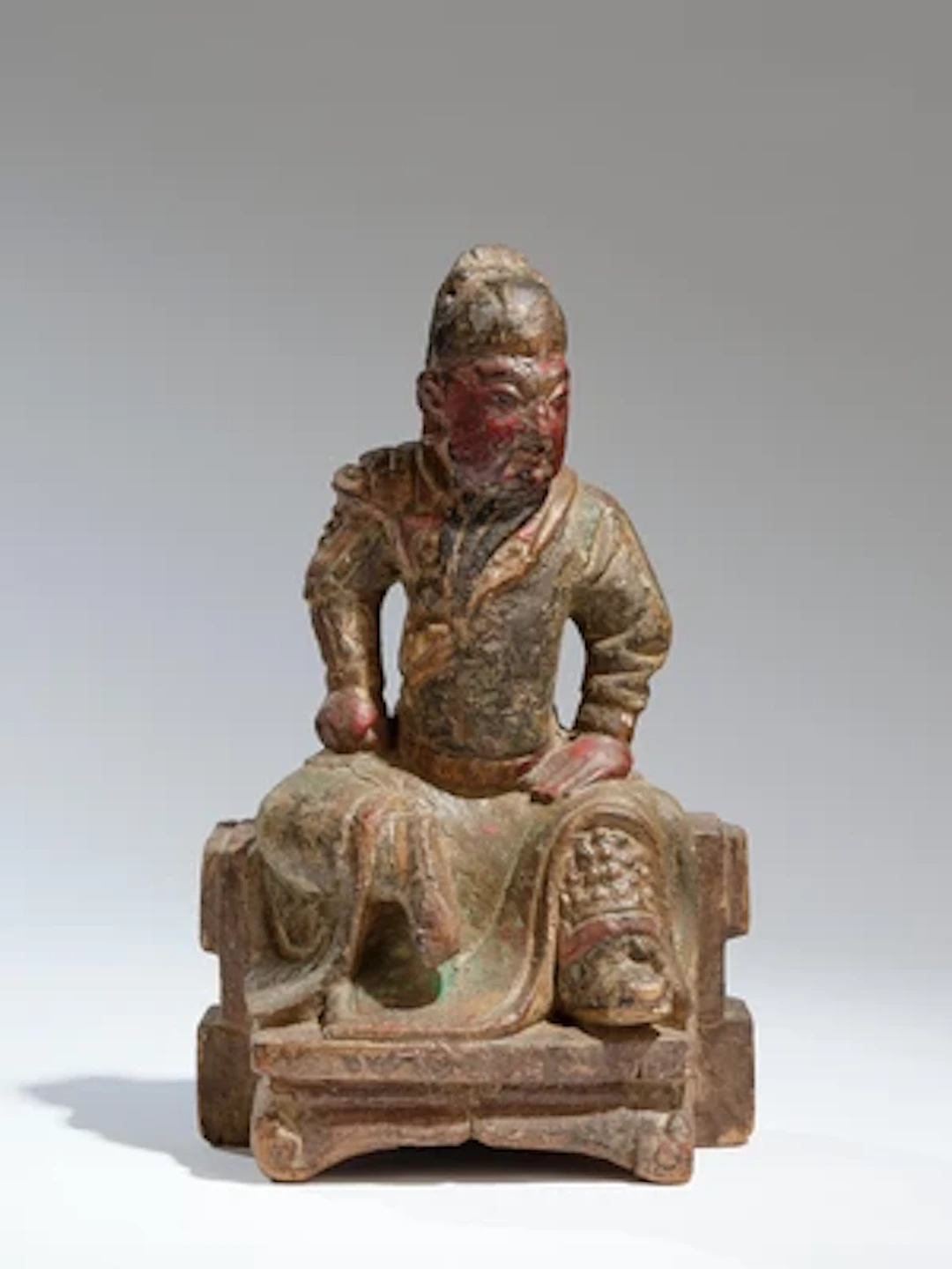Holzfigur des sitzenden Guandi, China, 18./19. Jh.