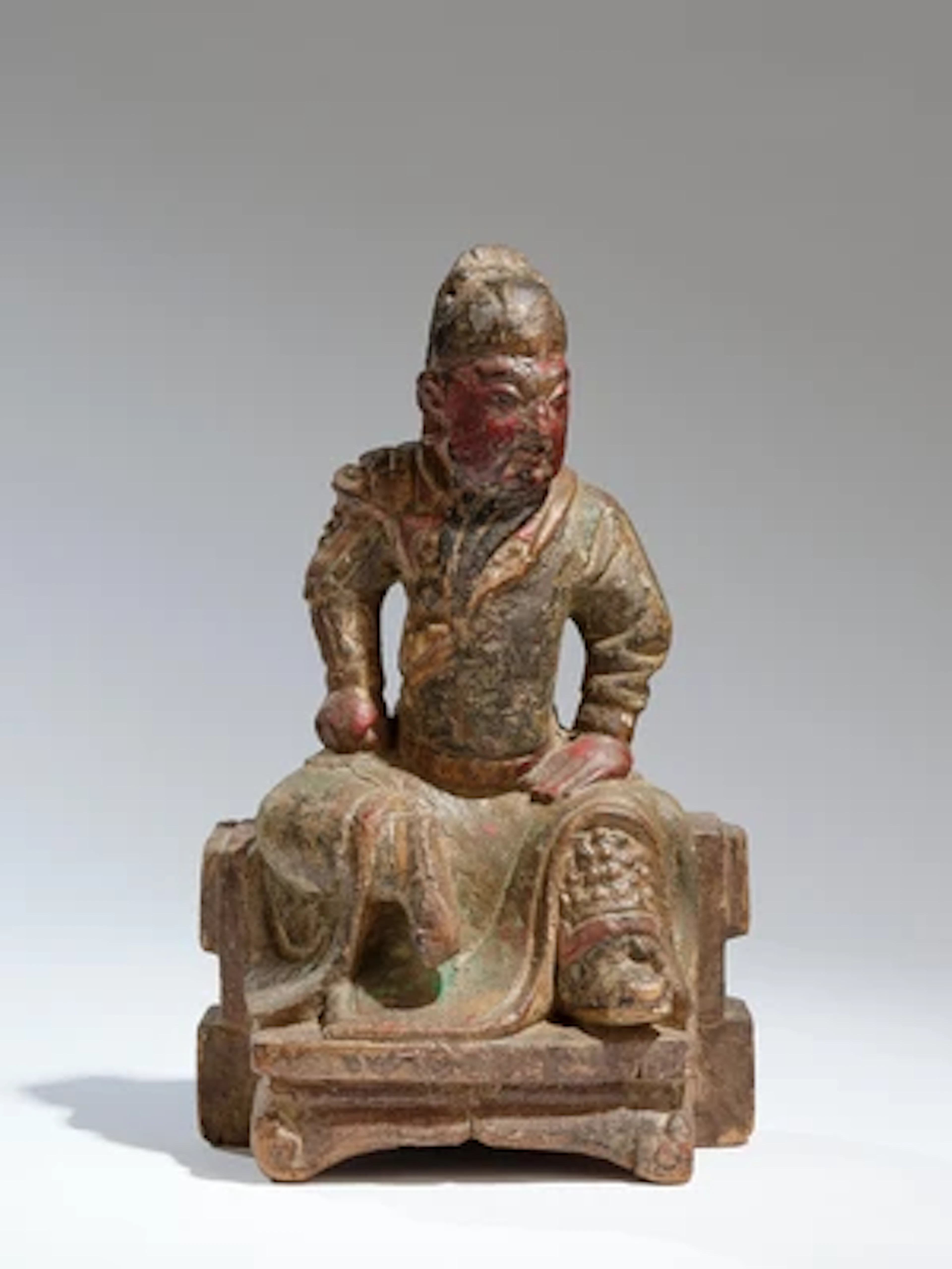 Holzfigur des sitzenden Guandi, China, 18./19. Jh.