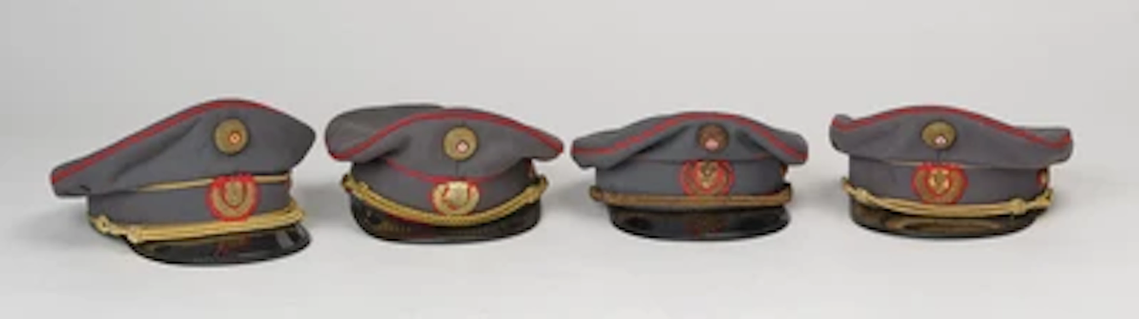 Österreichische Bundesgendarmerie, 2. Republik - Konvolut von 4 Schirmkappen