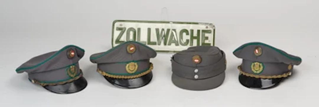 Österreichische Zollwache 2. Republik - Konvolut von 4 Schirmkappen