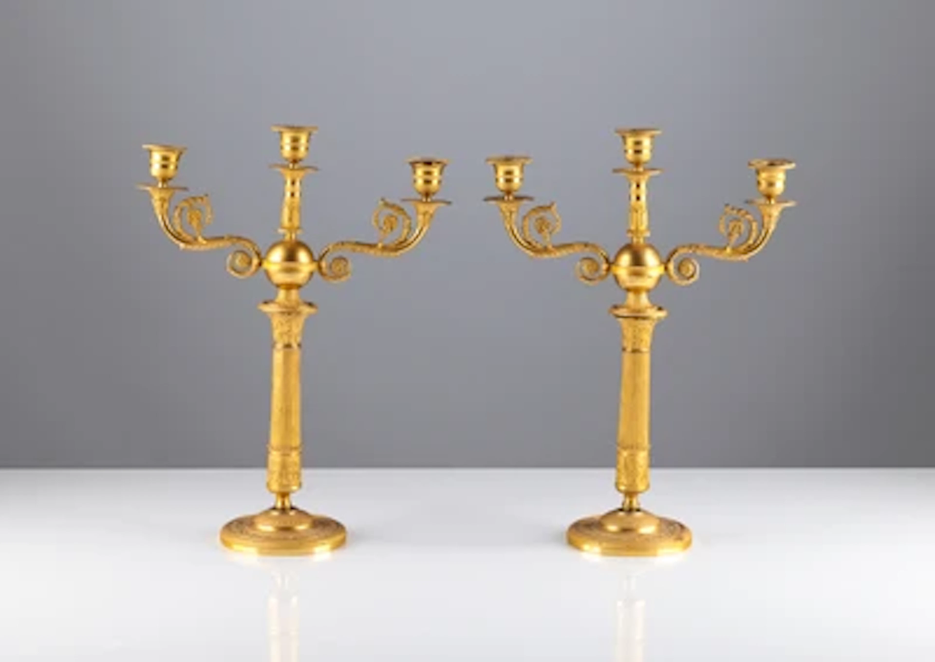 Paar Louis XVIII. Ormolu Kandelaber, Frankreich, um 1820