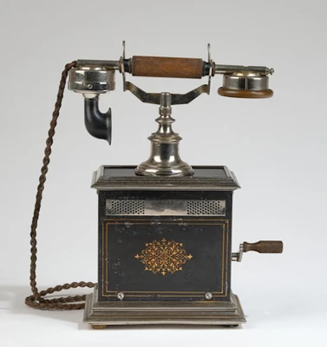Österreichisches Kurbeltischtelefon Modell Ö10