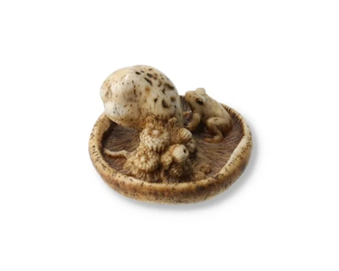 Netsuke eines Pilzes mit Frosch, Japan, 19. Jh., signiert Rensai