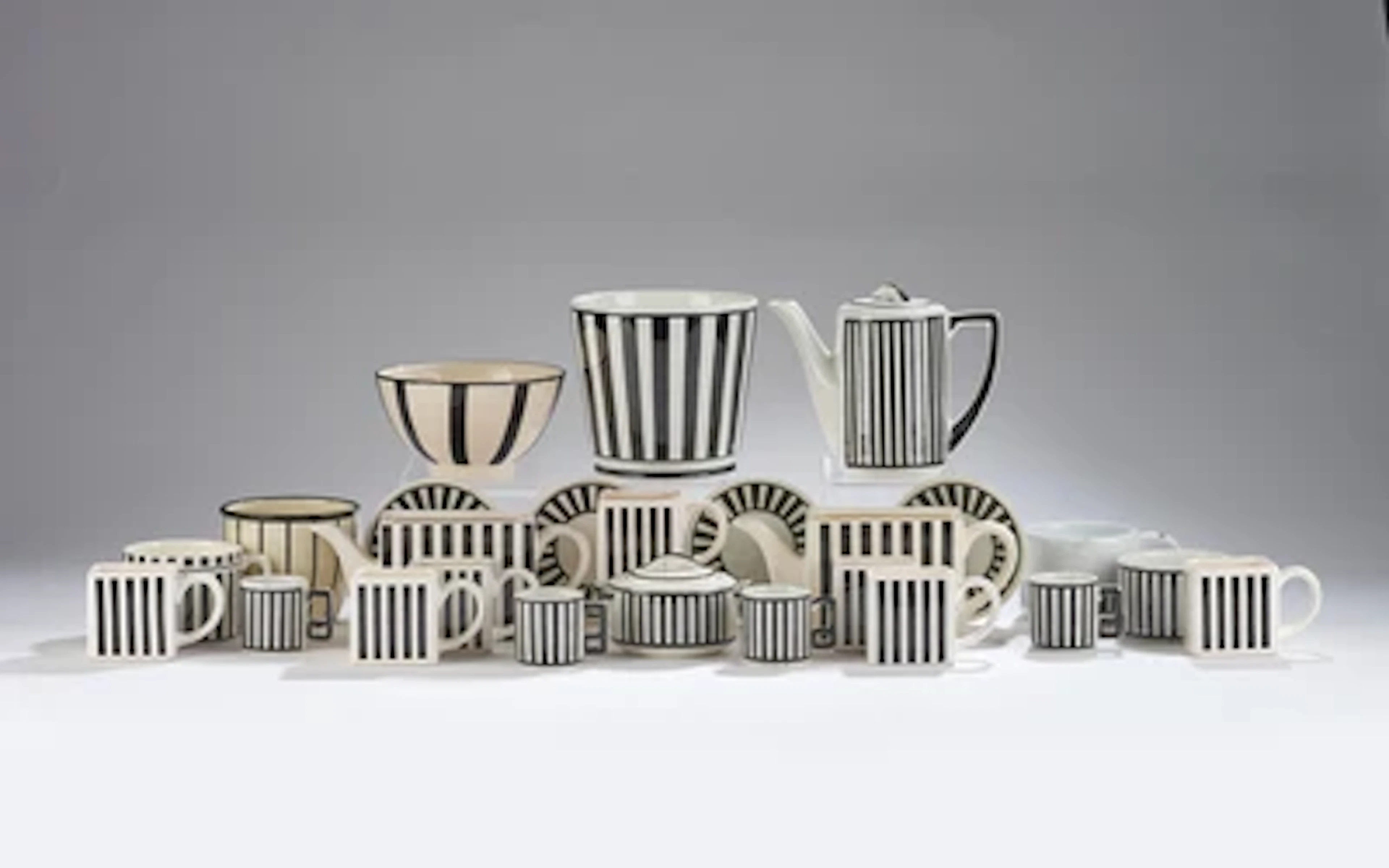 Service (22-teilig) und drei Schalen mit schwarz-weißem Streifendekor, um 1930