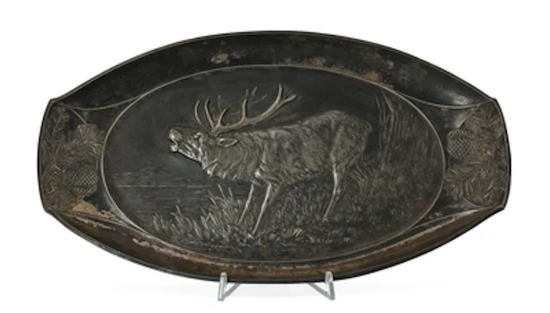 Ovales Tablett aus Metall