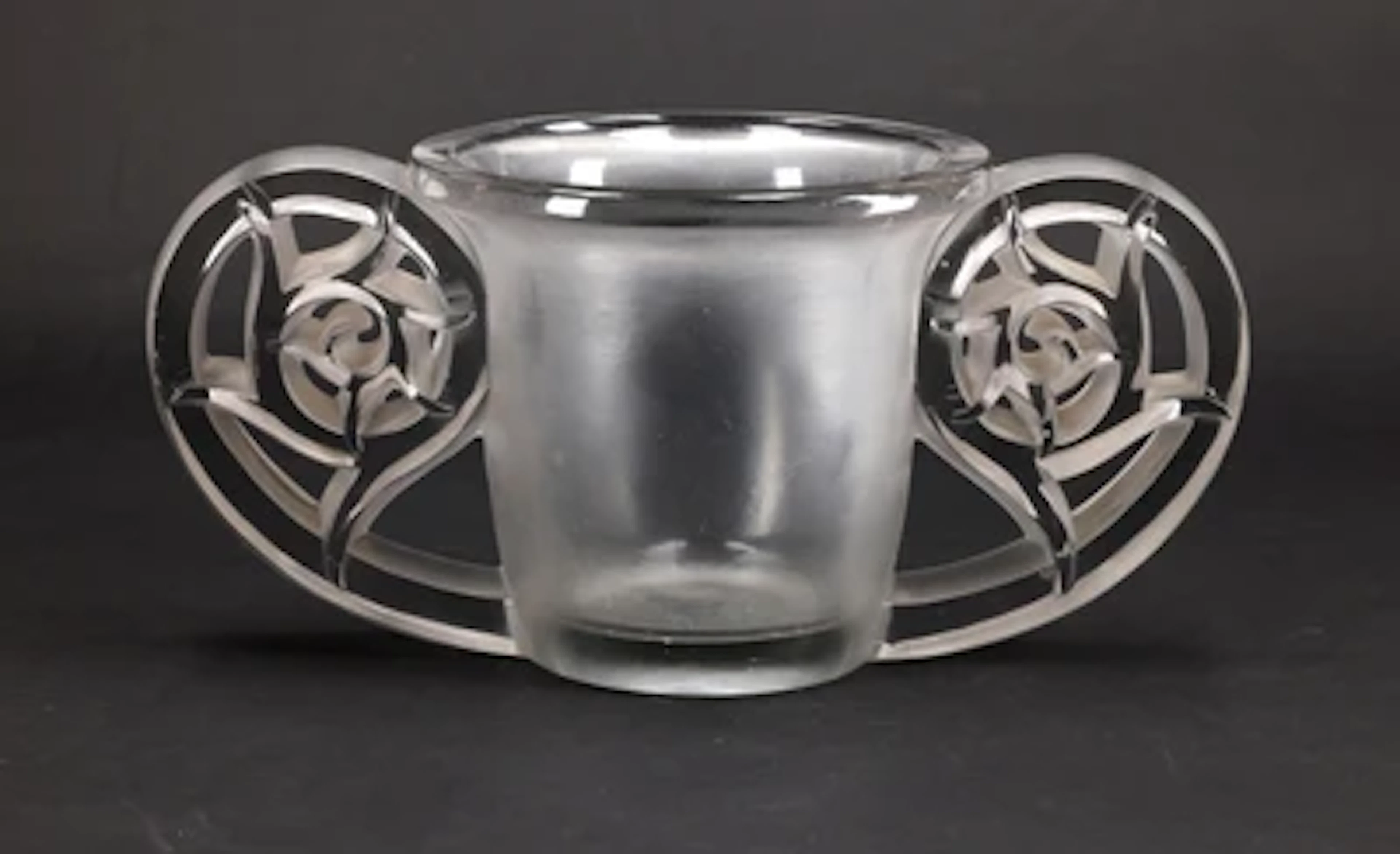 A "Pierrefonds" vase, model: 990, designed in 1926, René Lalique