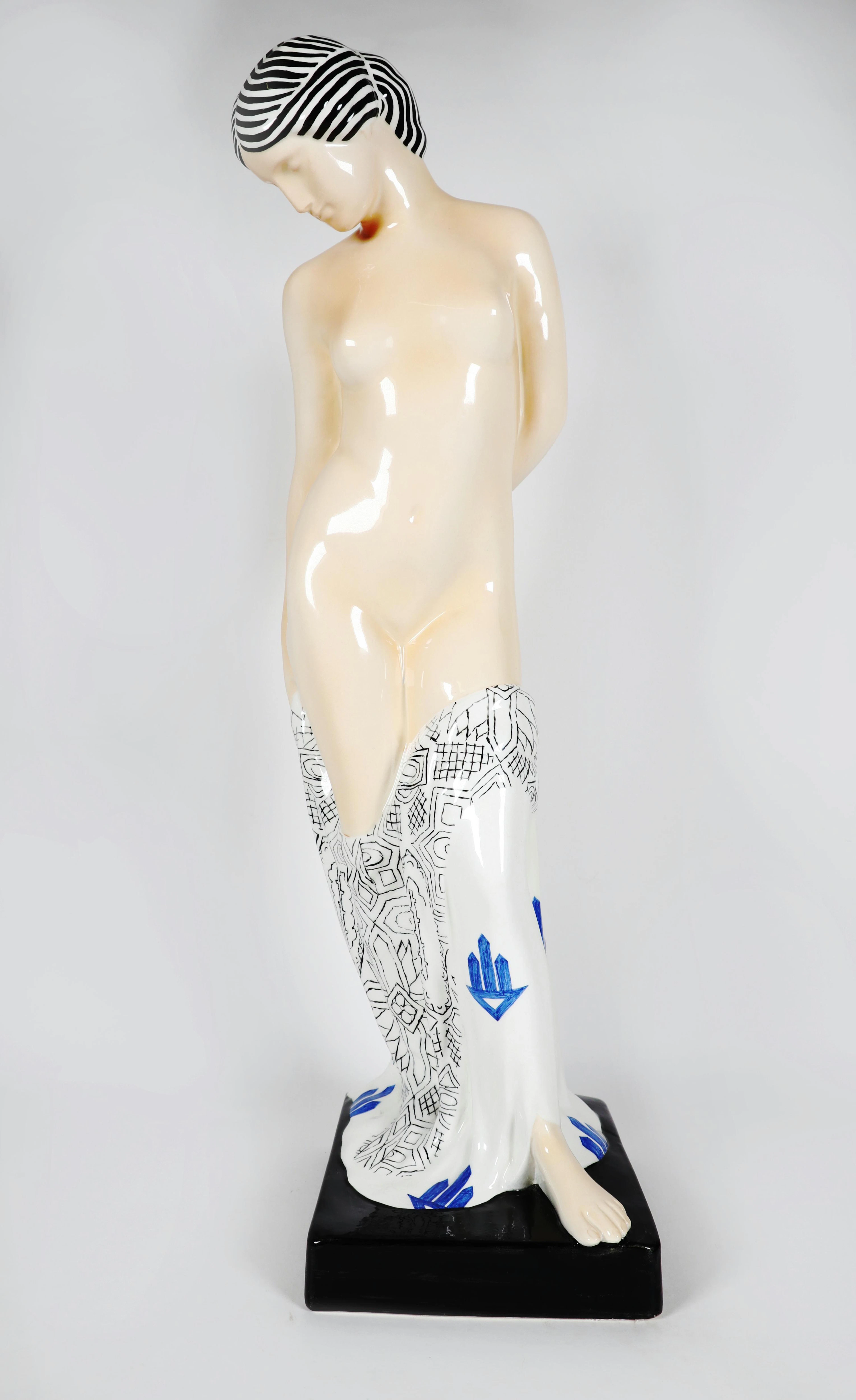"Schönheit" (stehender Frauenakt mit Tuch),