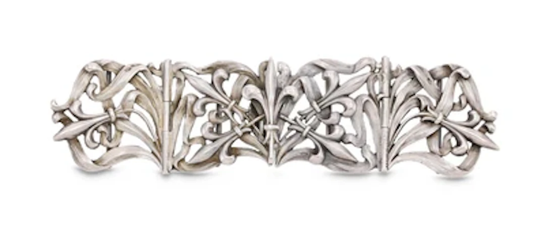 A silver belt buckle with vegetal decoration and fleur-de-lis, Oscar