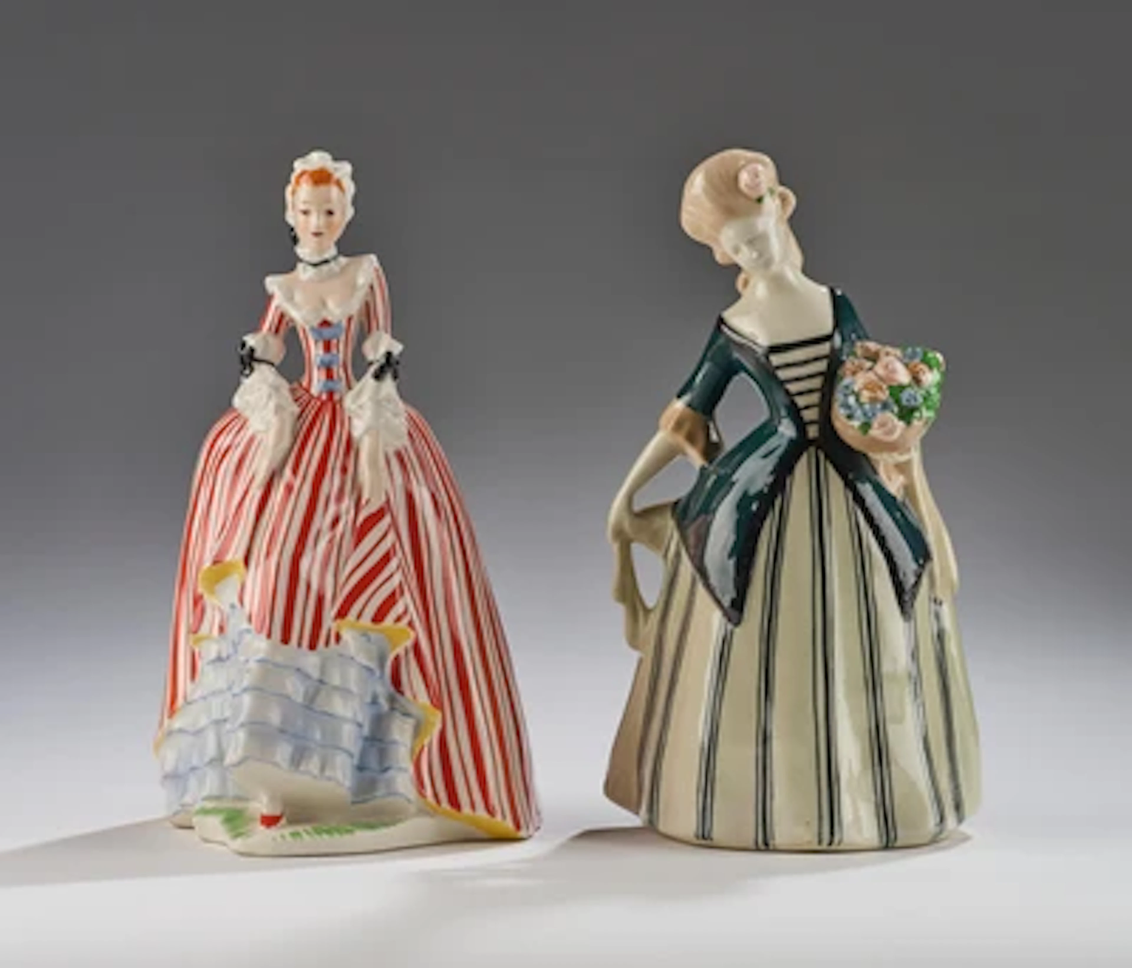 Frauenfigur mit Haube und gestreiftem Kleid, Modellnummer: 744, Wien und eine Dame mit Blumen, Wiener Kunstkeramische Werkstätte (WKKW), um 1912/14