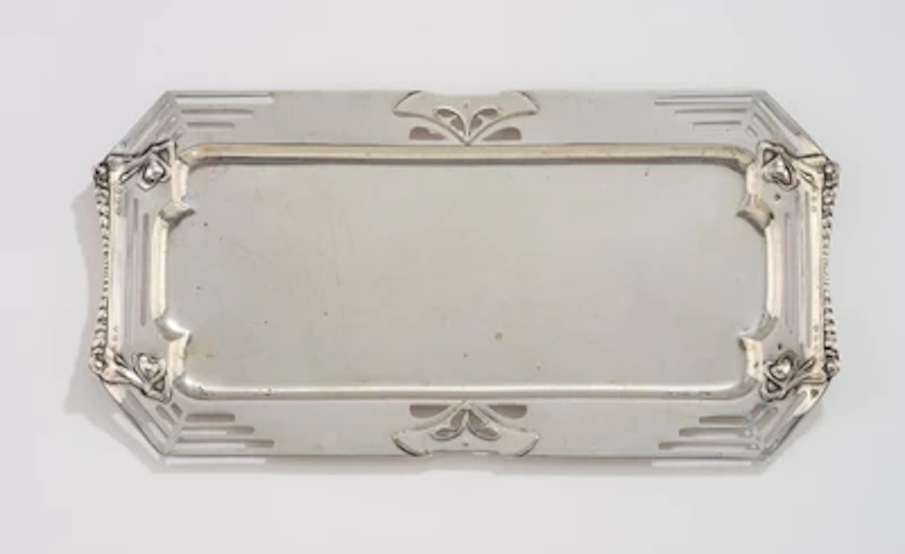 Rechteckiges Silbertablett mit Gingkodekor, Wien, bis Mai 1922