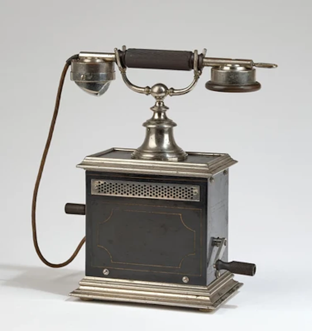 Österreichisches Kurbeltischtelefon Ö10