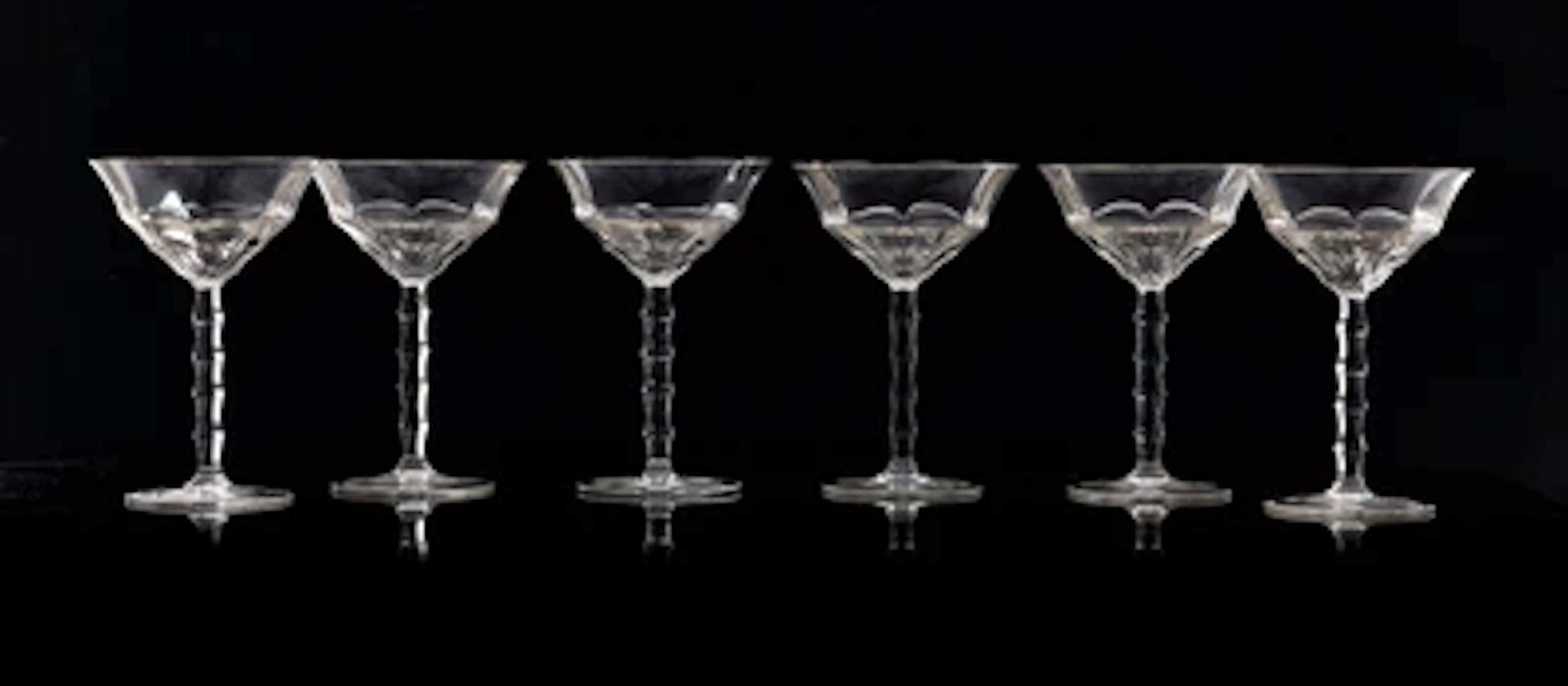 Sechs Champagnergläser aus der Trinkgarnitur „Barcelona“, Entwurf: um 1910, Glasfabrik Blumenbach Zahn & Göpfert, Blumenbach (Mähren) - heutige Glashütten Moravské Sklárny, Werk Května bei Uherský Brod