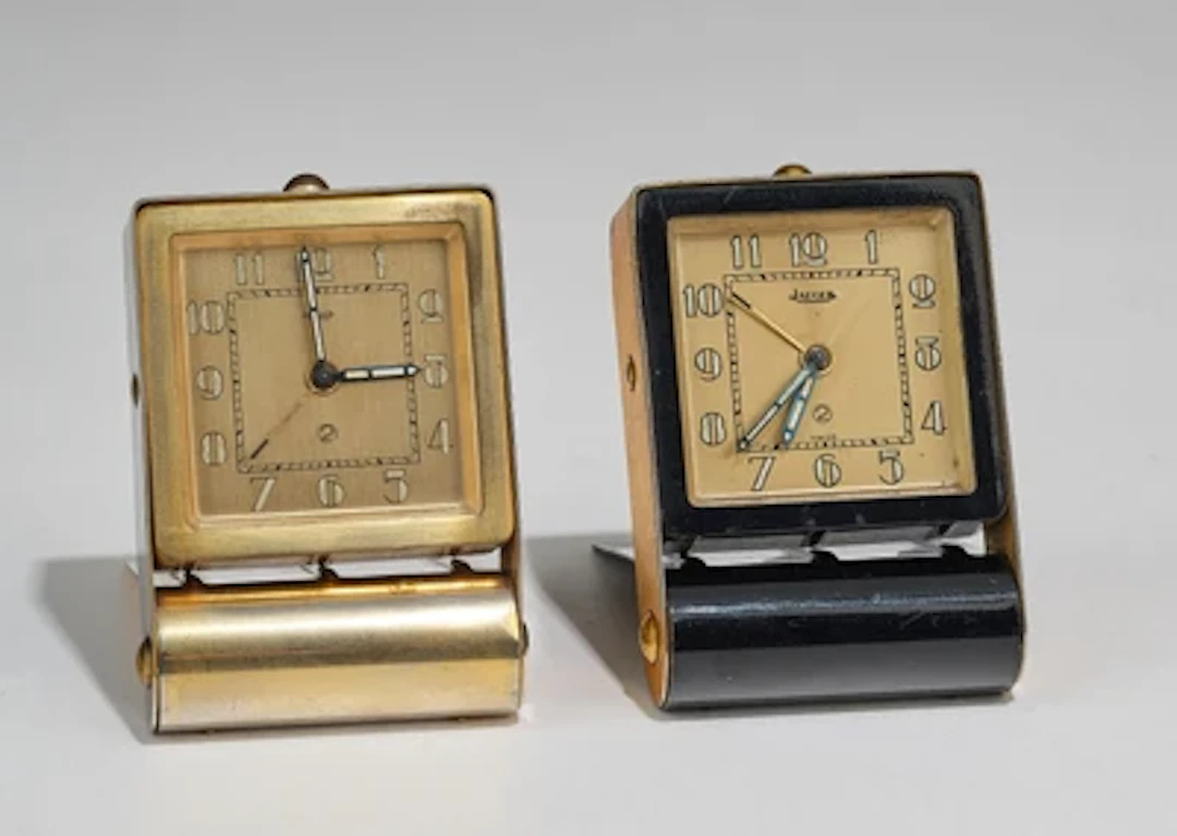 Konvolut: 2 Art Deco "Jaeger" Reisewecker