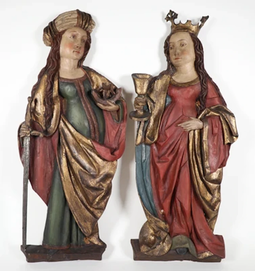 Hl. Katharina und Hl. Barbara, zwei Flachreliefs in gotischem Stil