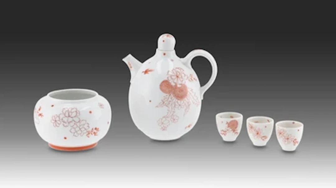 Kanne mit Stöpsel und drei Tassen, Dekornummer: 6015 und eine Vase