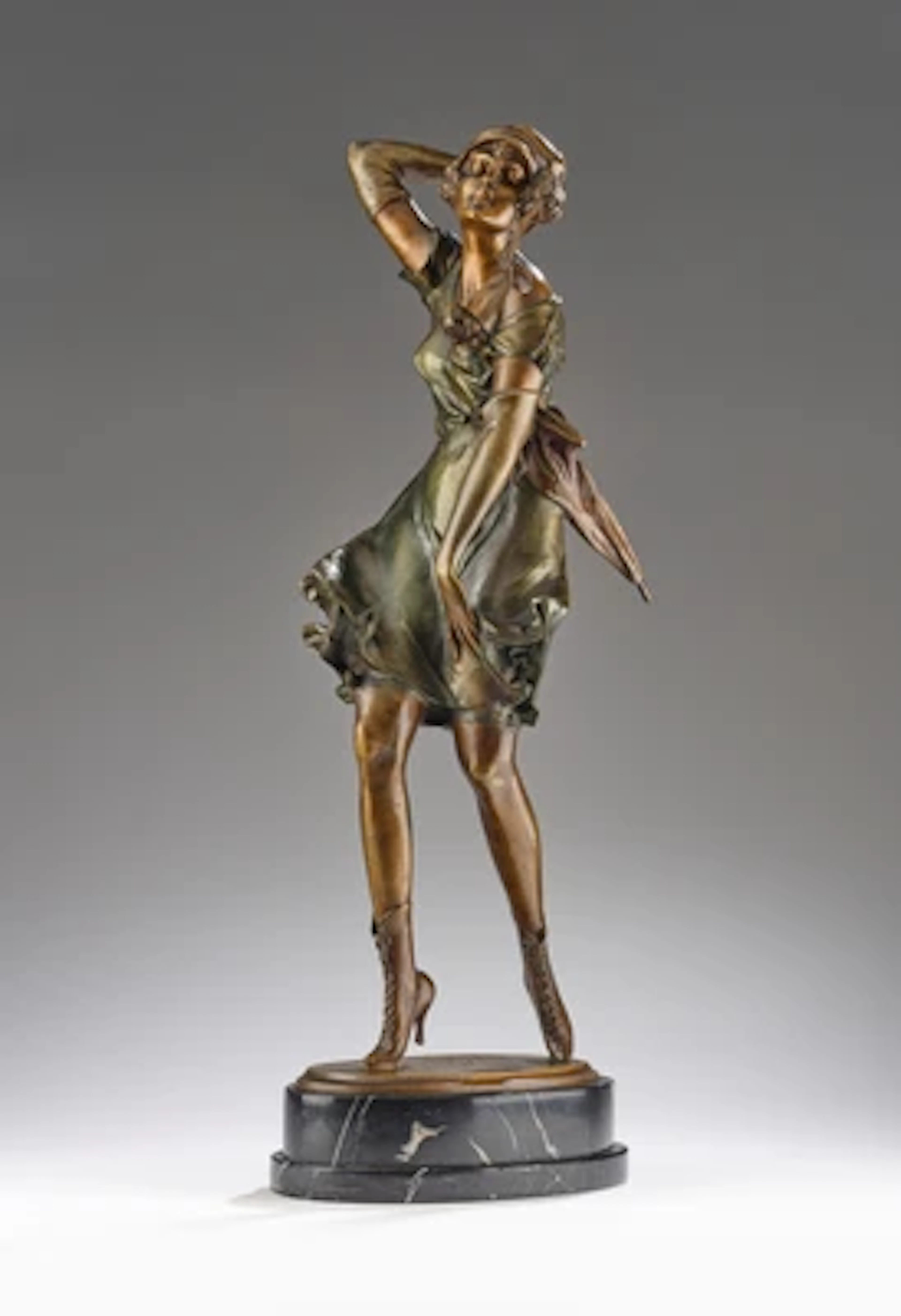 Bruno Zach (Schitomir, 1891-1945 Wien), hohes Bronzeobjekt: Frauenfigur mit Schirm, Wien, um 1925