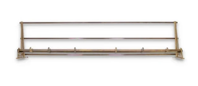 Wandgarderobe aus Messing mit Dekor im Secessionsstil, um 1900/15