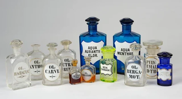 12 Apothekenstandgefässe