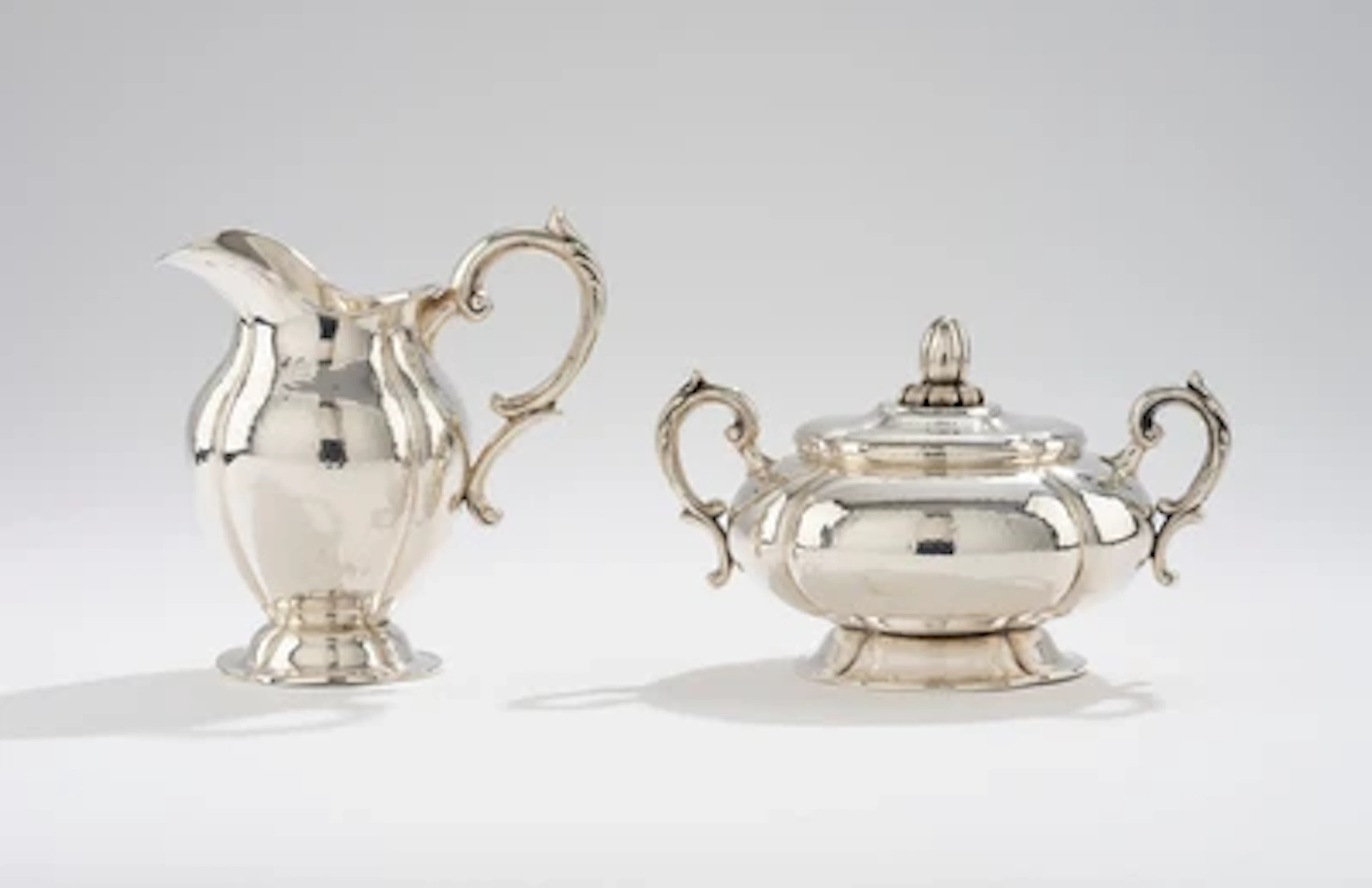Zuckerdose und Milchkännchen aus Silber, J. D. Schleissner & Söhne, Hanau, um 1900/20