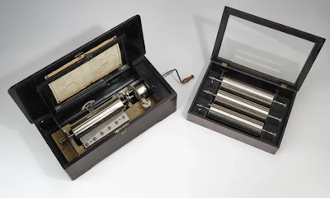 Musikspielwerk "Subline-Harmony Cylinder Music Box" mit 4 Walzen in